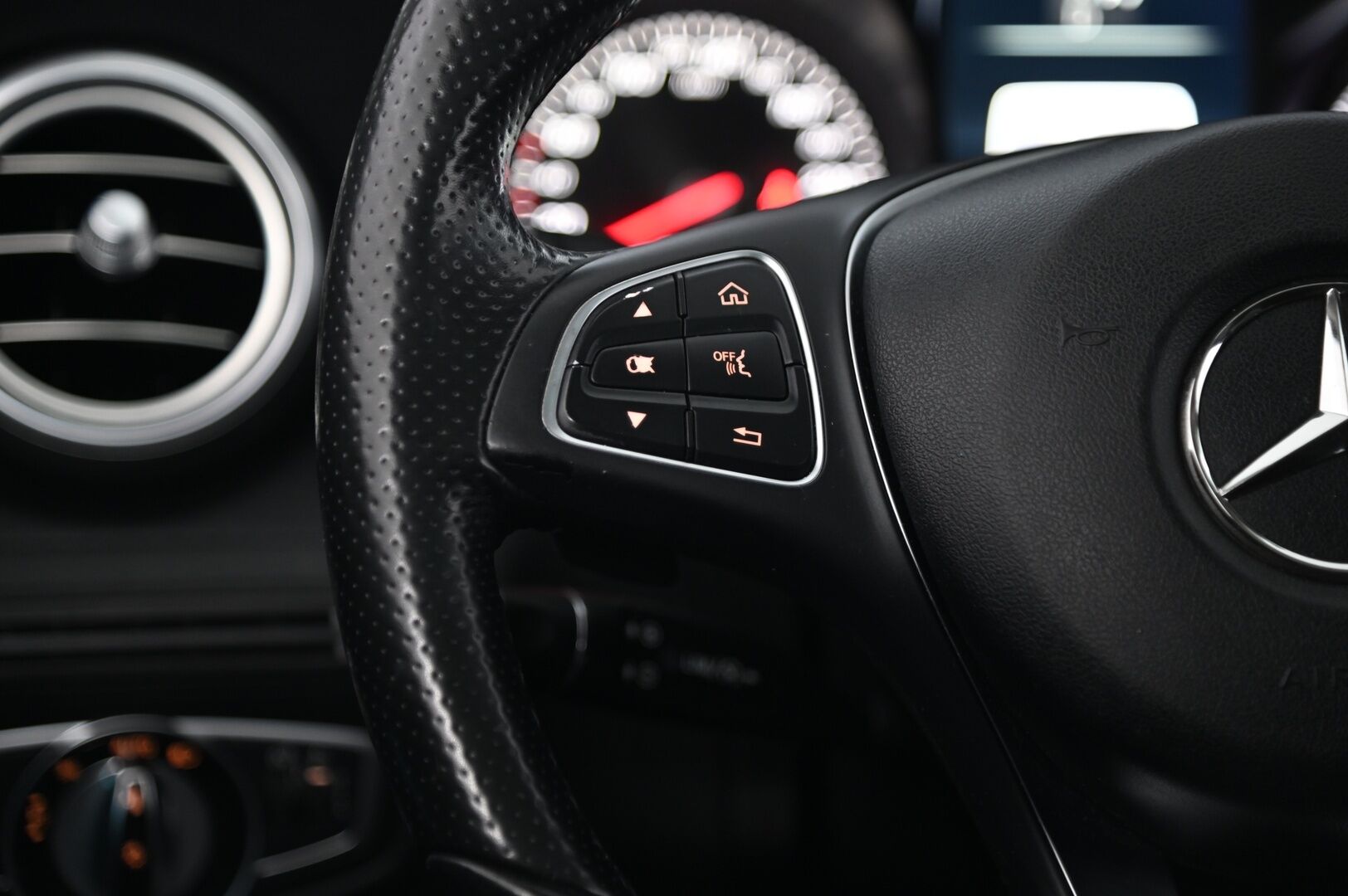 Mercedes-Benz C 2016 180 Coupé **Panorama / P.kamera / navi / Juuri katsastettu!** - *Juuri merkkihuollettu! / 2x renkaat&vanteet*