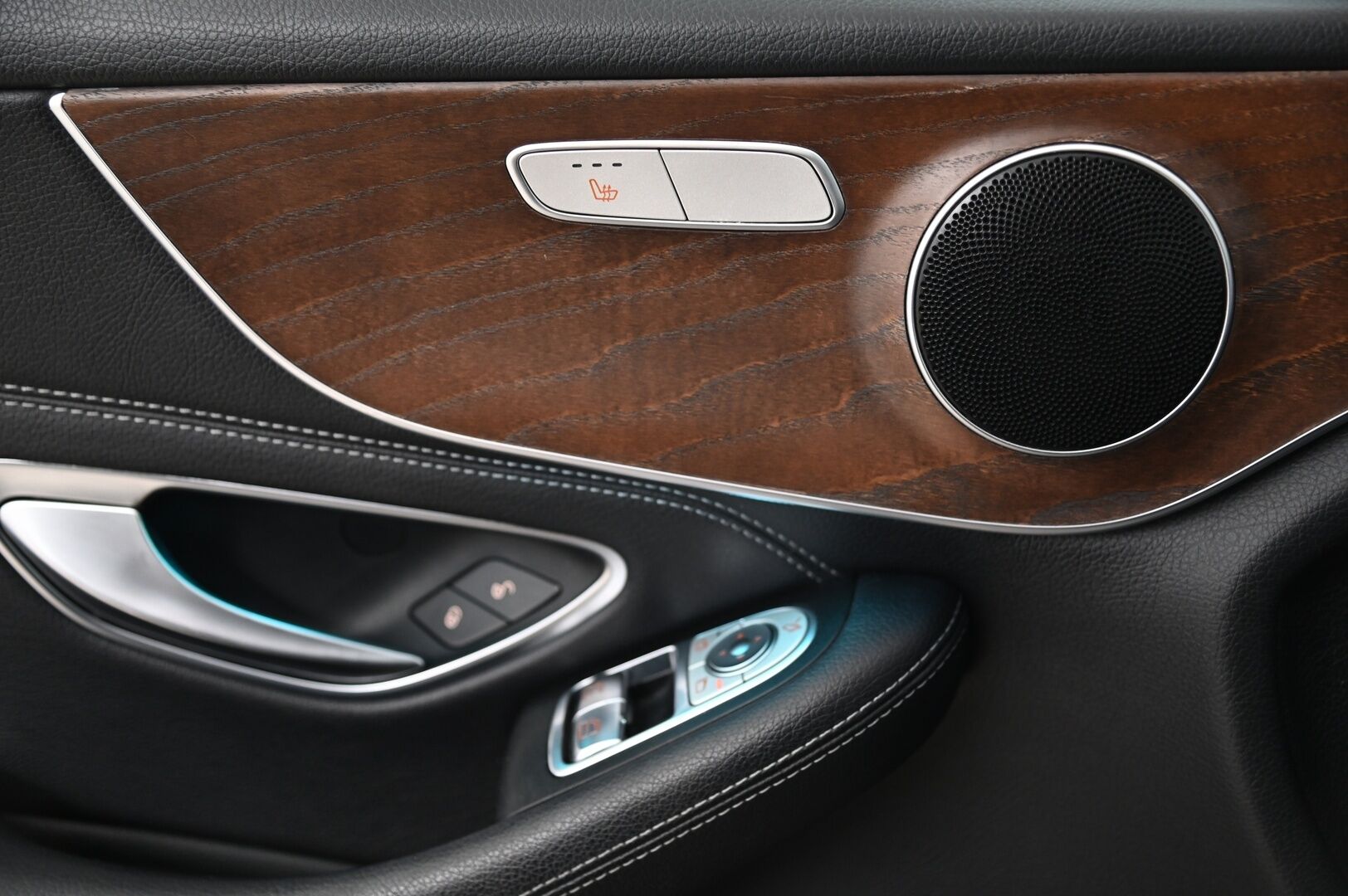 Mercedes-Benz C 2016 180 Coupé **Panorama / P.kamera / navi / Juuri katsastettu!** - *Juuri merkkihuollettu! / 2x renkaat&vanteet*