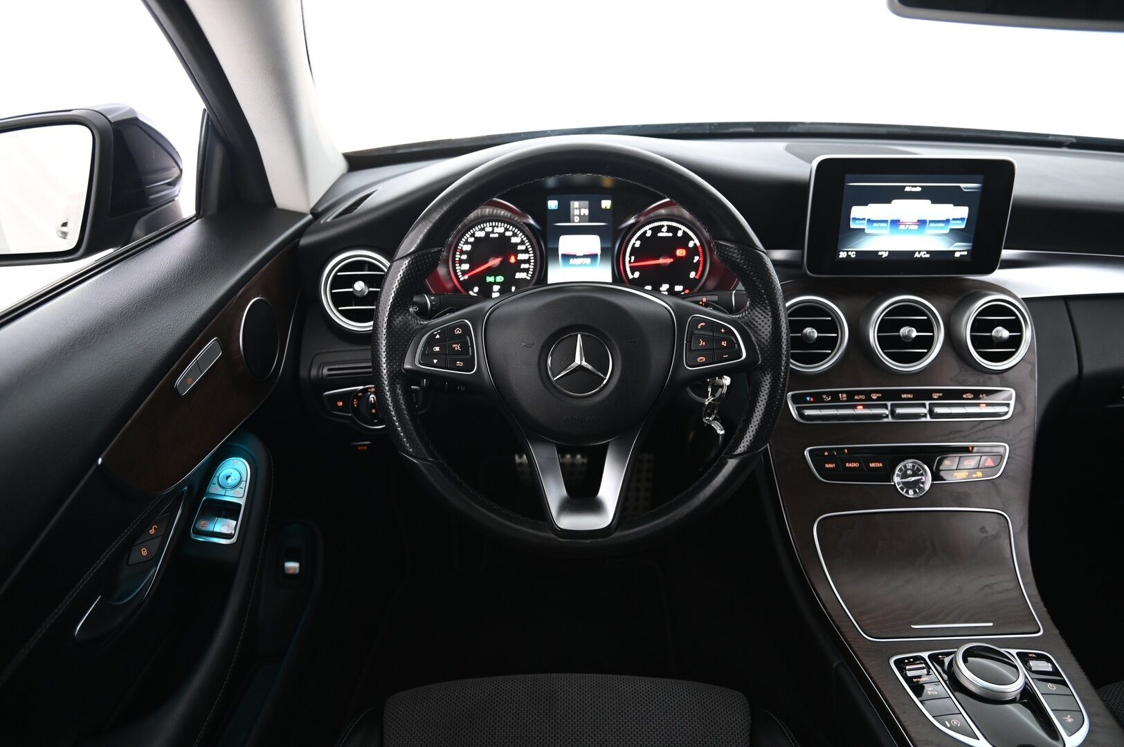 Mercedes-Benz C 2016 180 Coupé **Panorama / P.kamera / navi / Juuri katsastettu!** - *Juuri merkkihuollettu! / 2x renkaat&vanteet* - HULLUT VÄLIPÄIVÄT KORKOTARJOUS 2,49%