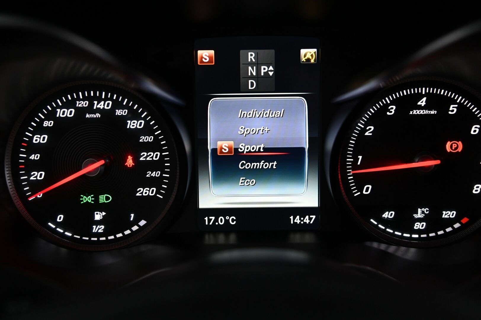 Mercedes-Benz C 2016 180 Coupé **Panorama / P.kamera / navi / Juuri katsastettu!** - *Juuri merkkihuollettu! / 2x renkaat&vanteet*