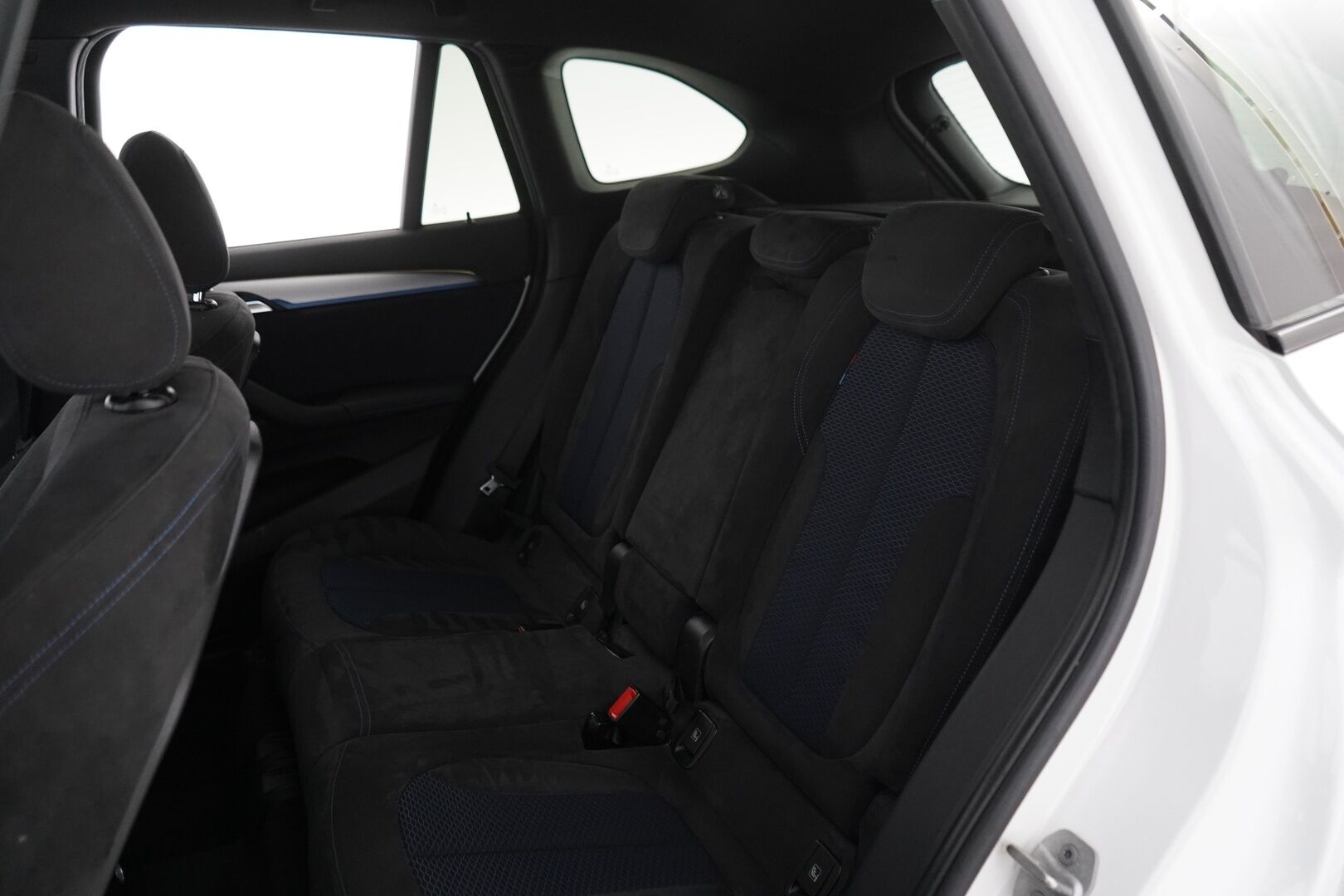 BMW X1 2015 F48 xDrive25d A Business M Sport * Vakkari / HUD / Kamera / Navi / Lohko * - M-sport ulko- ja sisäpaketti / Shadowline / Juuri huollettu / Supervarusteet