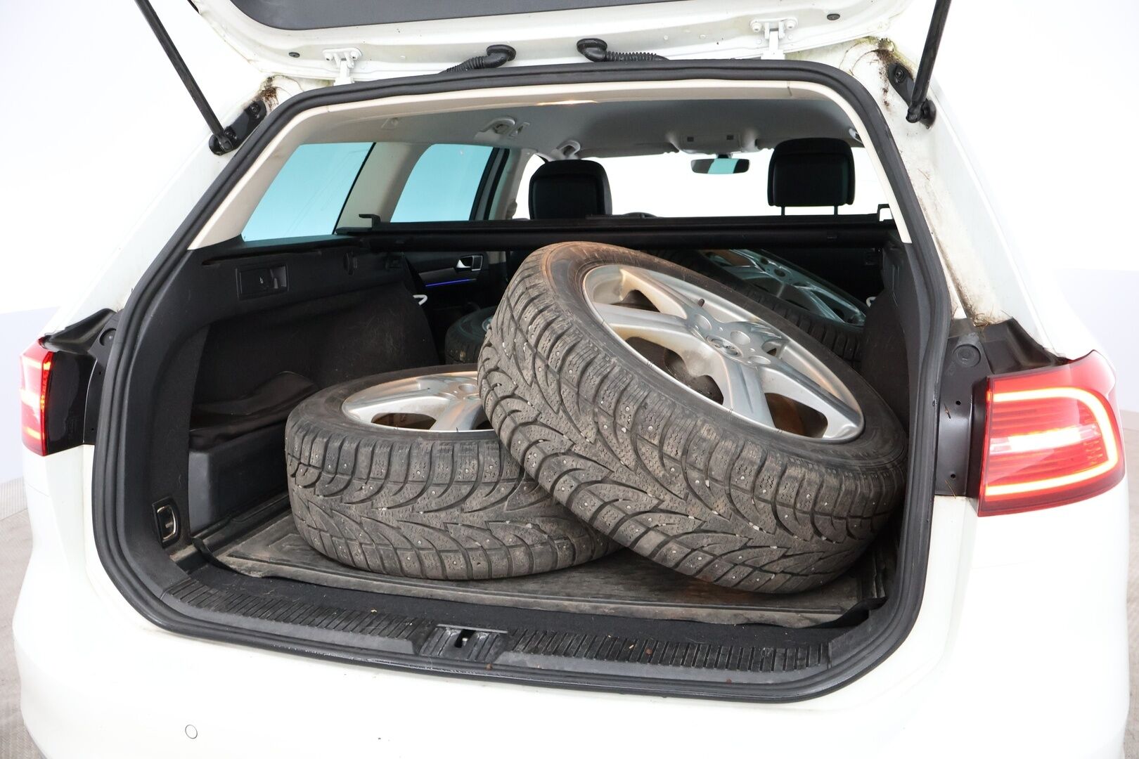 VOLKSWAGEN PASSAT 2016 Variant GTE Plug-In Hybrid 160 kW DSG-automaatti - YritysOutlet - Myydään vain yrityksille - - YritysOutlet - Myydään vain yrityksille
