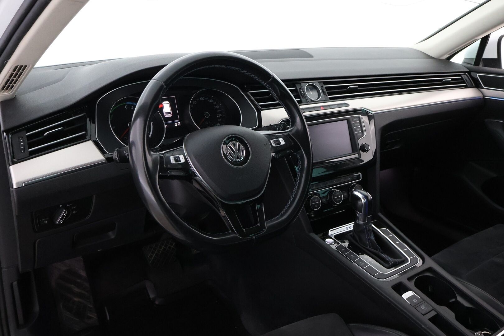 VOLKSWAGEN PASSAT 2016 Variant GTE Plug-In Hybrid 160 kW DSG-automaatti - YritysOutlet - Myydään vain yrityksille - - YritysOutlet - Myydään vain yrityksille