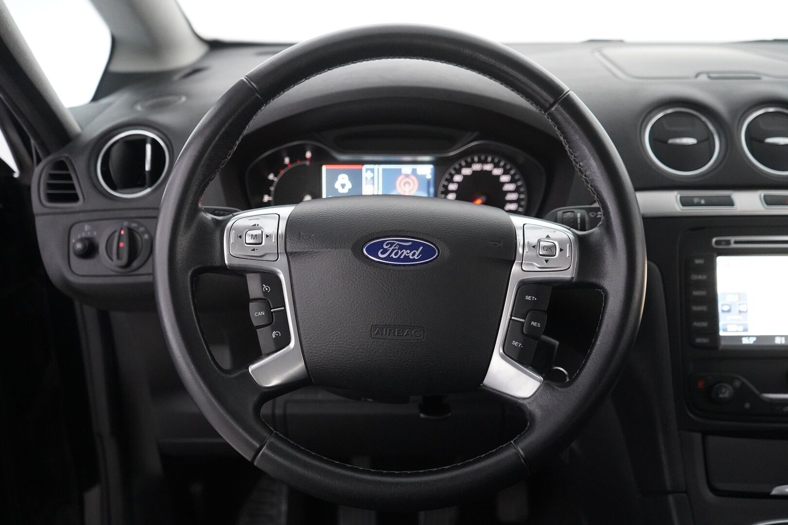 Ford S-Max 2015 2,0 TDCi 140 hv Trend M6 5-ovinen - 7 Paikkainen | Vakkari | Lohko | Tutkat | Hyvät huollot | Kahdet renkaat alumiinivantein - KORKO VAIN 3,99 %
