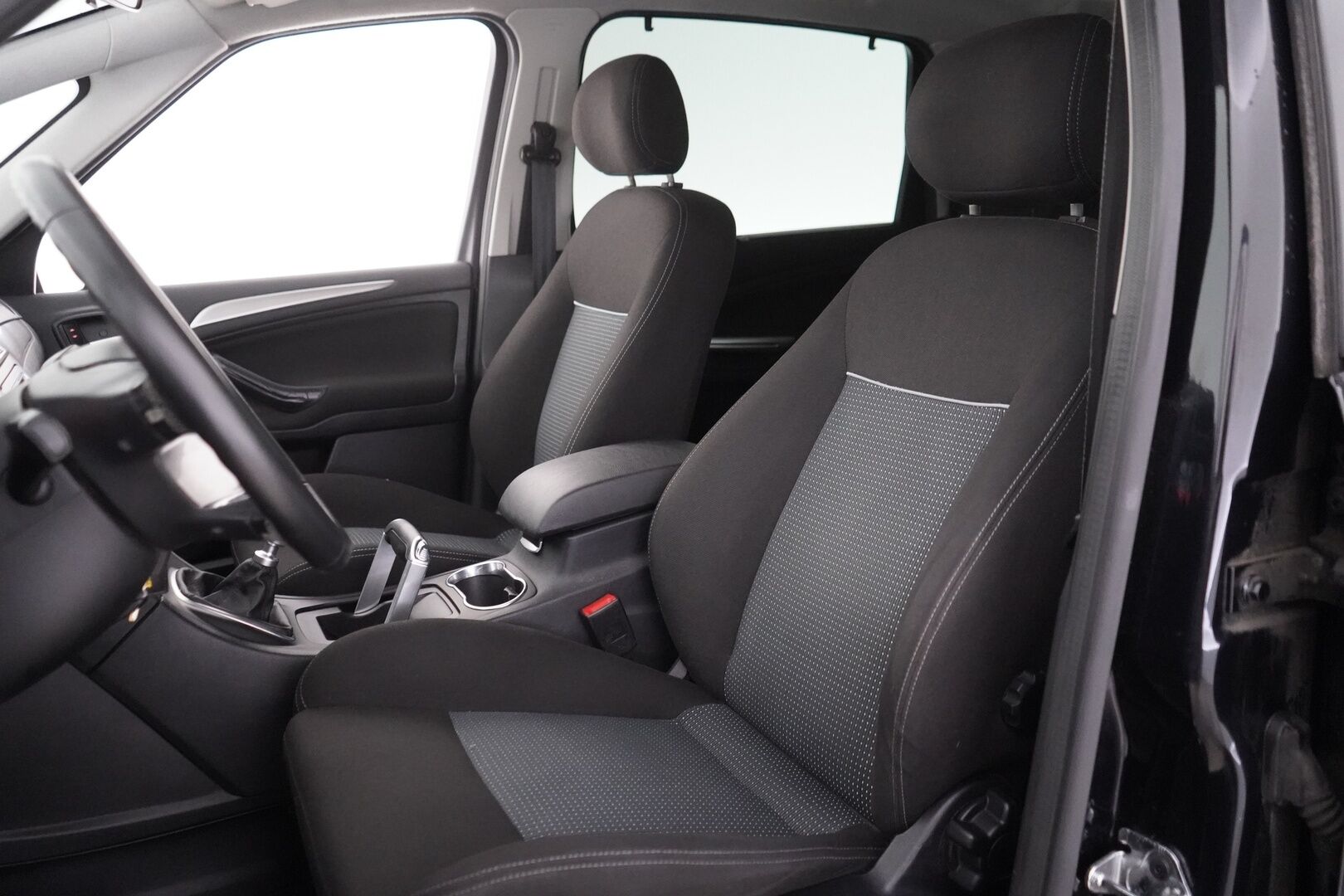 Ford S-Max 2015 2,0 TDCi 140 hv Trend M6 5-ovinen - 7 Paikkainen | Vakkari | Lohko | Tutkat | Hyvät huollot | Kahdet renkaat alumiinivantein - KORKO VAIN 3,99 %