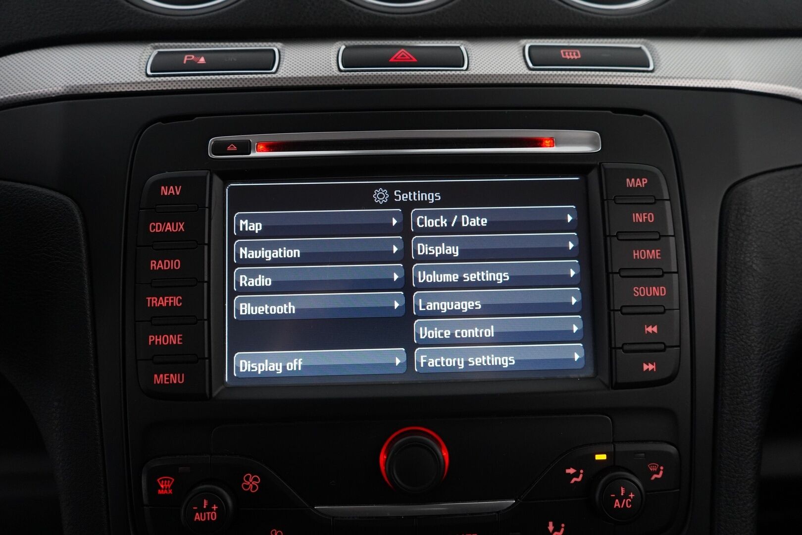 Ford S-Max 2015 2,0 TDCi 140 hv Trend M6 5-ovinen - 7 Paikkainen | Vakkari | Lohko | Tutkat | Hyvät huollot | Kahdet renkaat alumiinivantein - KORKO VAIN 3,99 %
