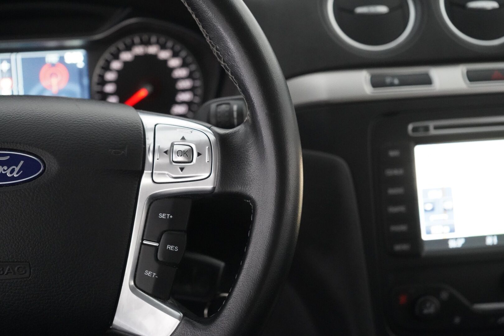 Ford S-Max 2015 2,0 TDCi 140 hv Trend M6 5-ovinen - 7 Paikkainen | Vakkari | Lohko | Tutkat | Hyvät huollot | Kahdet renkaat alumiinivantein - KORKO VAIN 3,99 %