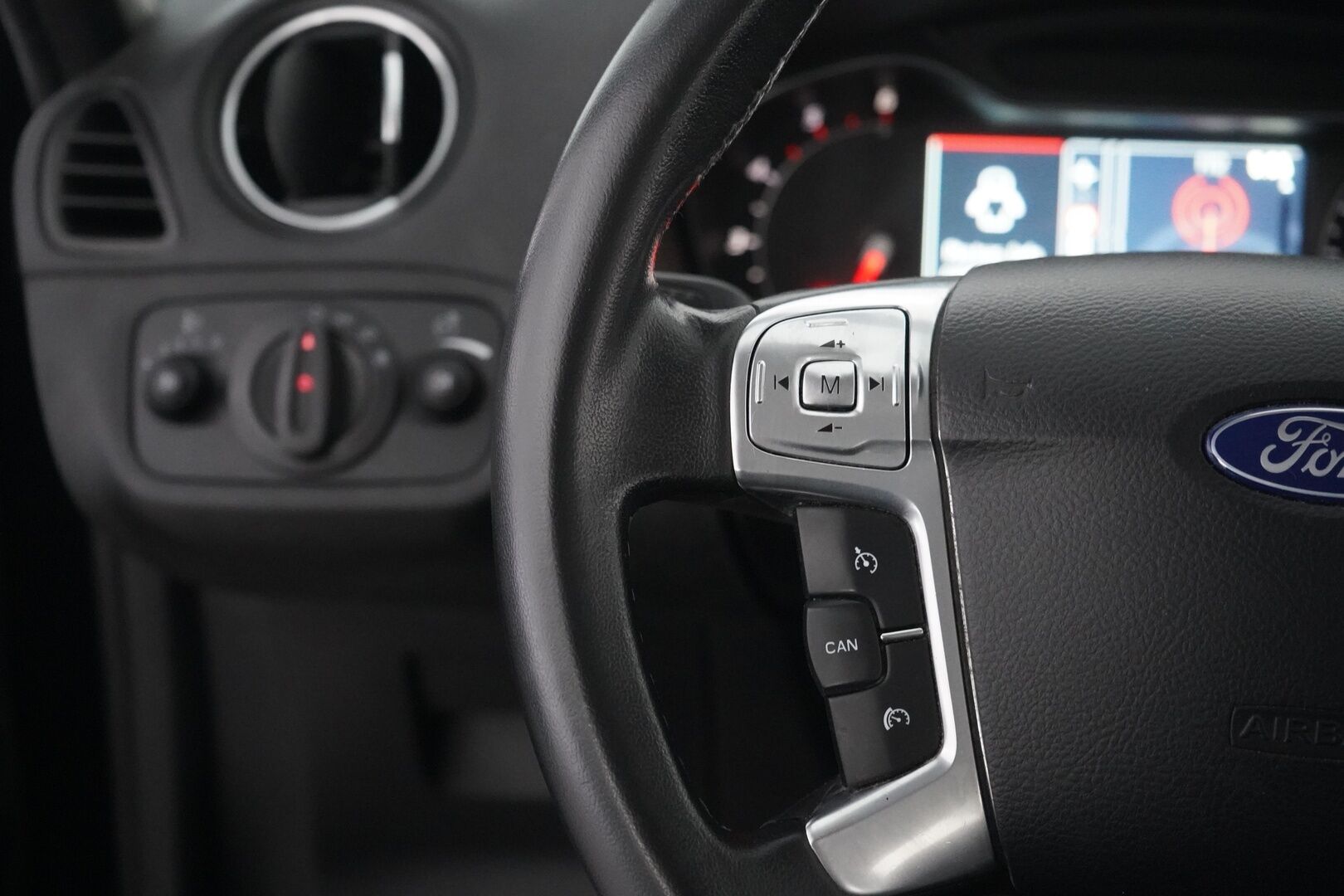 Ford S-Max 2015 2,0 TDCi 140 hv Trend M6 5-ovinen - 7 Paikkainen | Vakkari | Lohko | Tutkat | Hyvät huollot | Kahdet renkaat alumiinivantein - KORKO VAIN 3,99 %