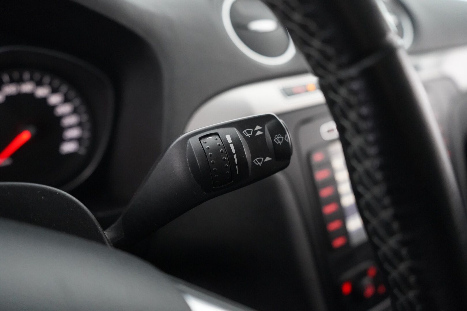 Ford S-Max 2015 2,0 TDCi 140 hv Trend M6 5-ovinen - 7 Paikkainen | Vakkari | Lohko | Tutkat | Hyvät huollot | Kahdet renkaat alumiinivantein - KORKO VAIN 3,99 %