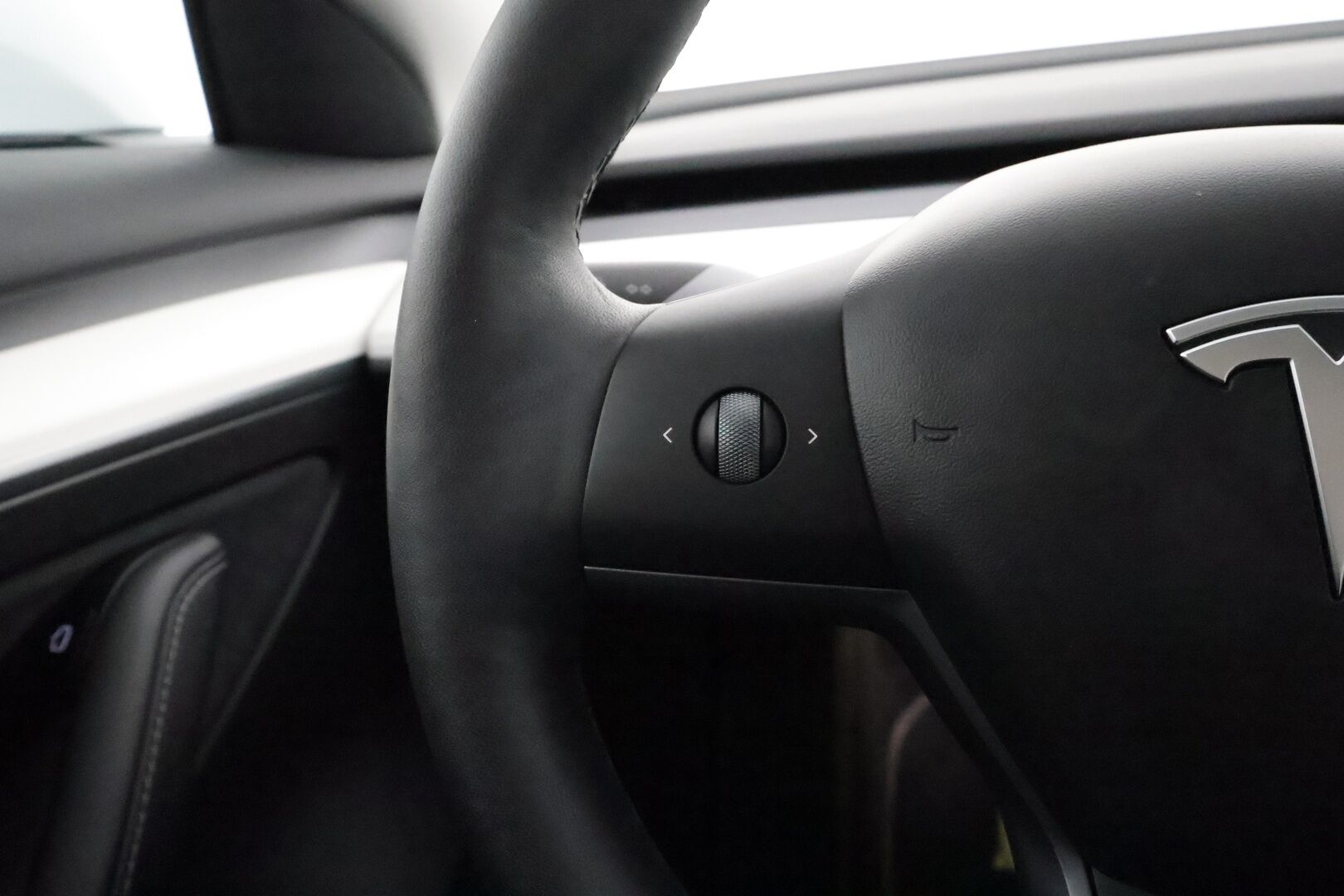 Tesla Model 3 2022 Performance **FSD / AMD Ryzen / Vaalea nahkasisusta / Matrix LED / Lämpöpumppu / Kahdet vanteet** - 3,99 % KORKOTARJOUS TÄHÄN AUTOON - 1-om. Suomi-auto / Akku kuntotarkistettu / Lasikatto / P.kamera / Premium Audio
