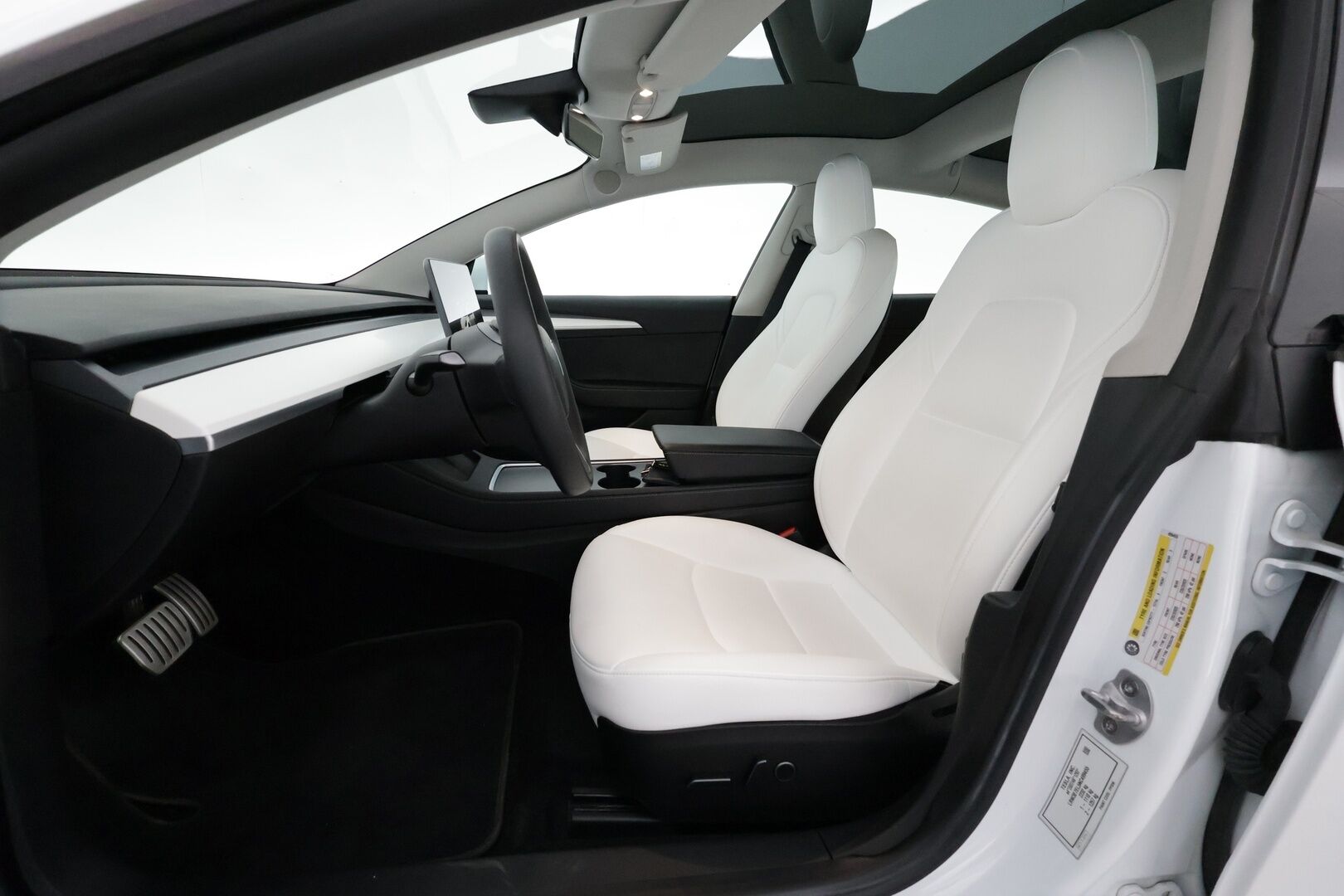 Tesla Model 3 2022 Performance **FSD / AMD Ryzen / Vaalea nahkasisusta / Matrix LED / Lämpöpumppu / Kahdet vanteet** - 3,99 % KORKOTARJOUS TÄHÄN AUTOON - 1-om. Suomi-auto / Akku kuntotarkistettu / Lasikatto / P.kamera / Premium Audio
