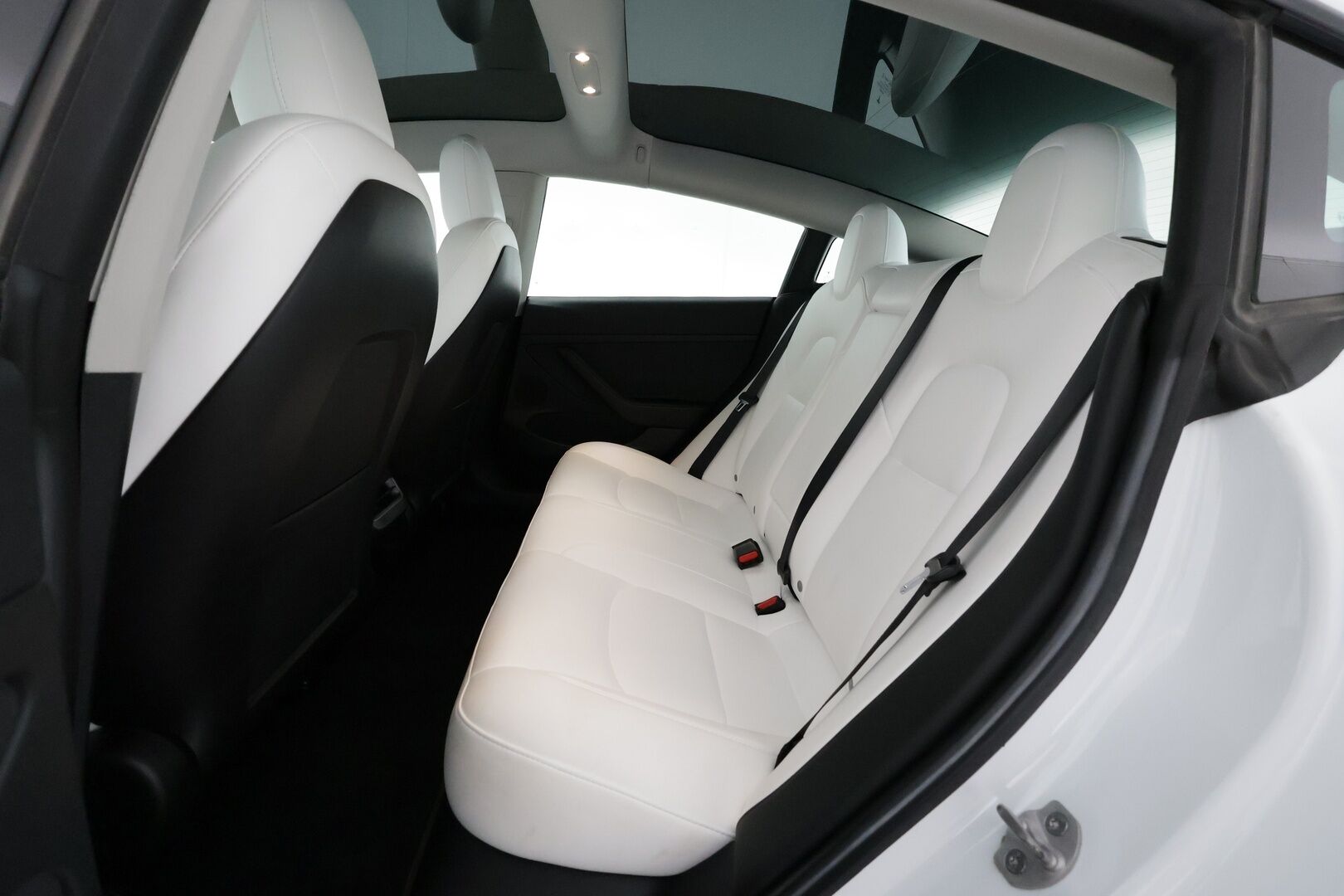 Tesla Model 3 2022 Performance **FSD / AMD Ryzen / Vaalea nahkasisusta / Matrix LED / Lämpöpumppu / Kahdet vanteet** - 3,99 % KORKOTARJOUS TÄHÄN AUTOON - 1-om. Suomi-auto / Akku kuntotarkistettu / Lasikatto / P.kamera / Premium Audio