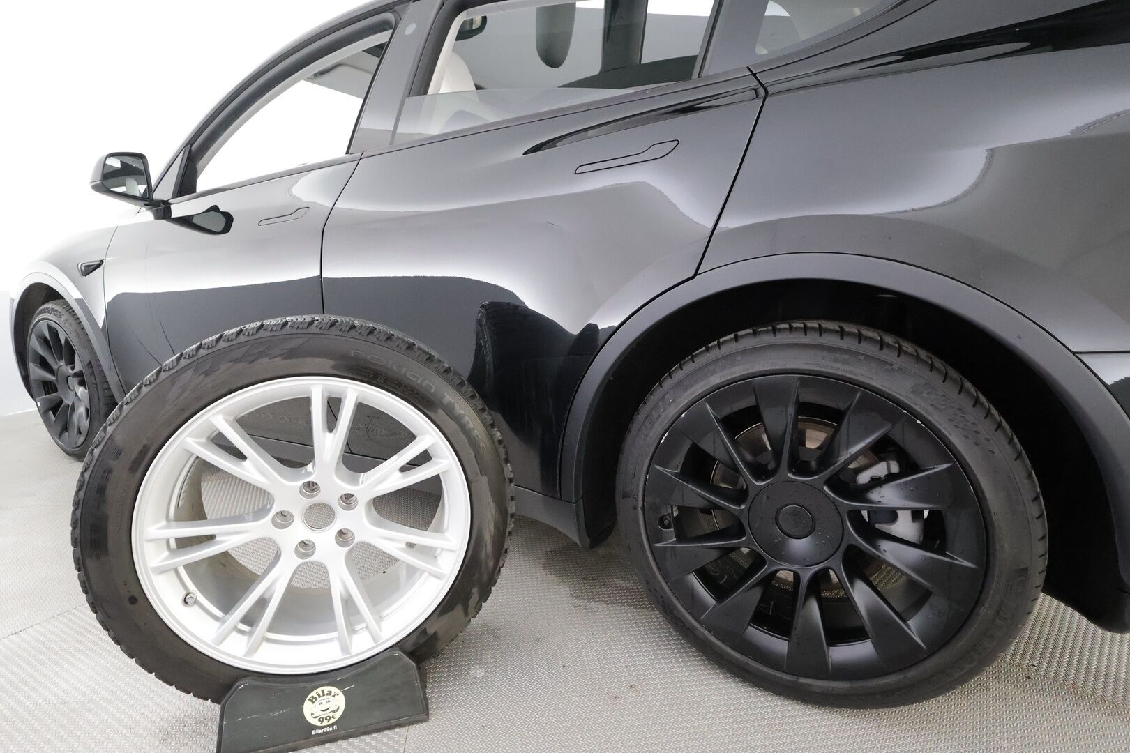 Tesla Model Y 2022 Long Range - | ILP | Koukku | Lasikatto | ACC | Matrix-LED | Muistipenkki | Premium Audio | Navi | Kaistavahti | Keyless | 1-om Suomi-auto  2x Latauskaapelit | Kahdet renkaat |