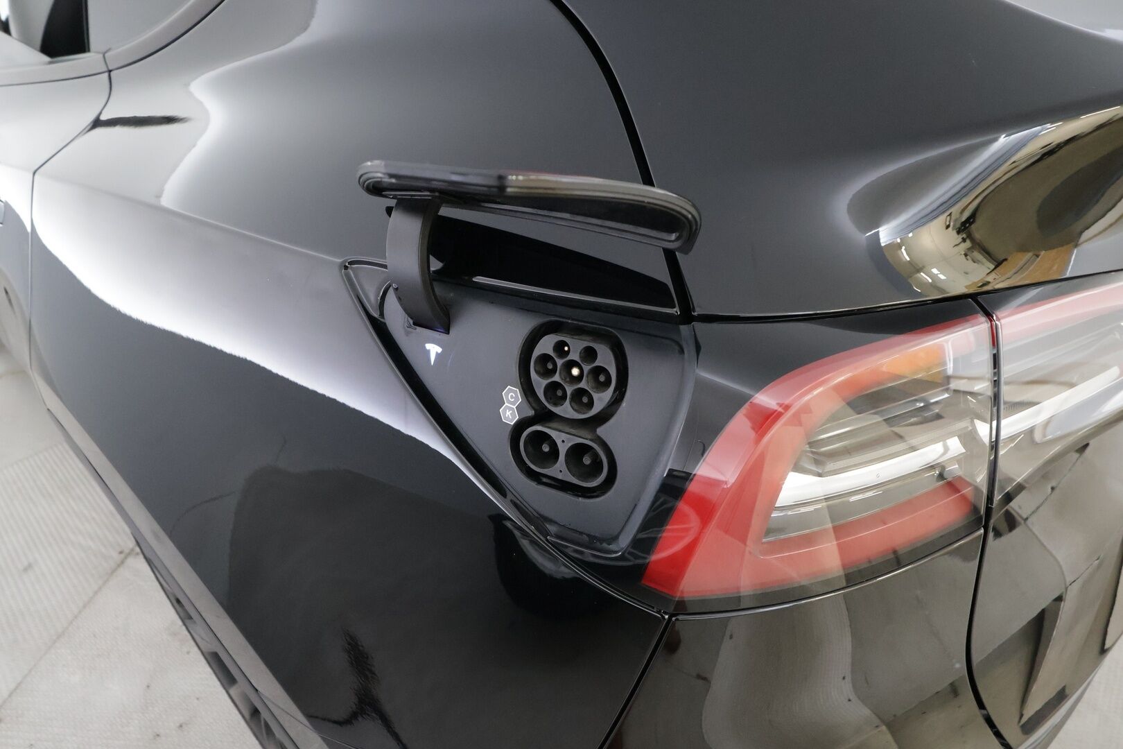 Tesla Model Y 2022 Long Range - | ILP | Koukku | Lasikatto | ACC | Matrix-LED | Muistipenkki | Premium Audio | Navi | Kaistavahti | Keyless | 1-om Suomi-auto  2x Latauskaapelit | Kahdet renkaat |