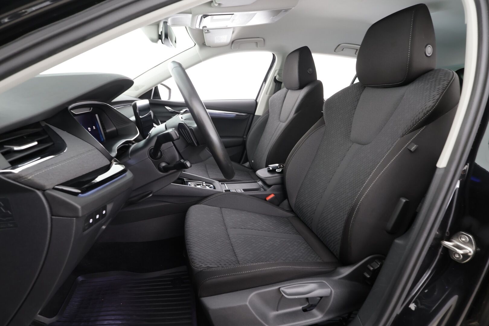 Skoda Octavia 2021 Combi 2,0 TDI 150 Style DSG * ACC / P.kamera / Matrix LED / Webasto / Navi / KeylessGo / Sähköluukku * - 1.Om Suomi-auto / Kahdet renkaat aluvanteilla 