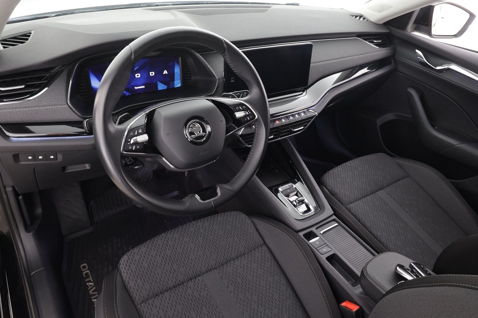 Skoda Octavia 2021 Combi 2,0 TDI 150 Style DSG * ACC / P.kamera / Matrix LED / Webasto / Navi / KeylessGo / Sähköluukku * - HULLU BLACKWEEK KORKOTARJOUS 2,49%