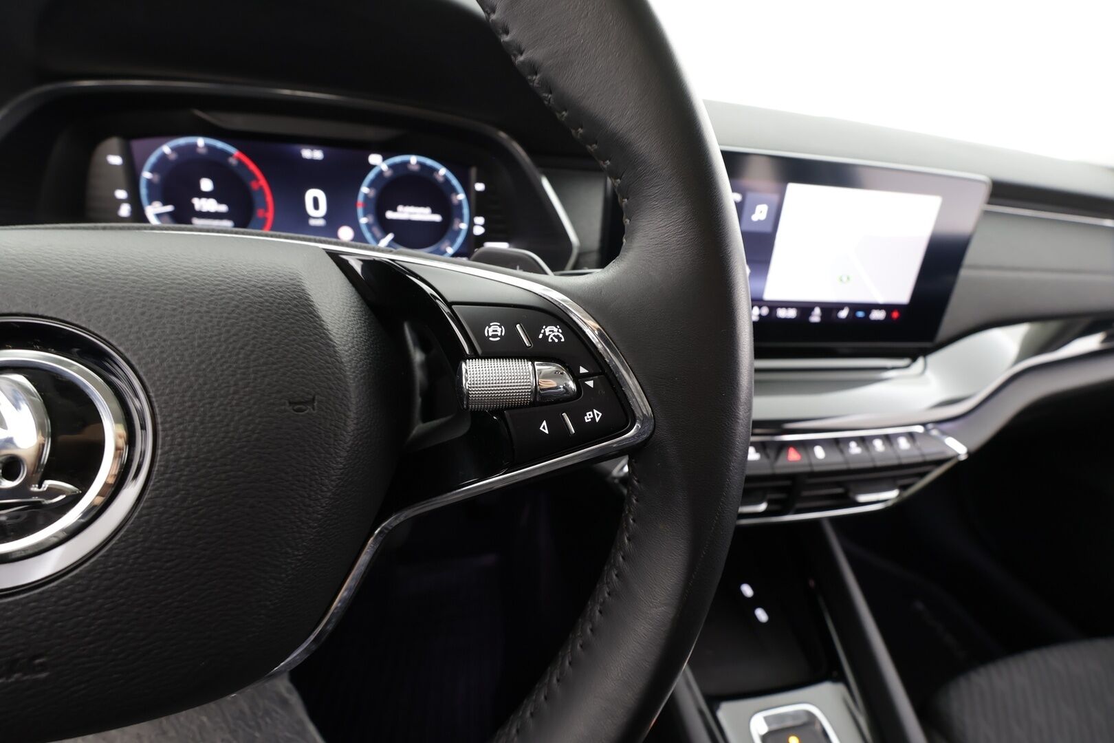 Skoda Octavia 2021 Combi 2,0 TDI 150 Style DSG * ACC / P.kamera / Matrix LED / Webasto / Navi / KeylessGo / Sähköluukku * - 1.Om Suomi-auto / Kahdet renkaat aluvanteilla 