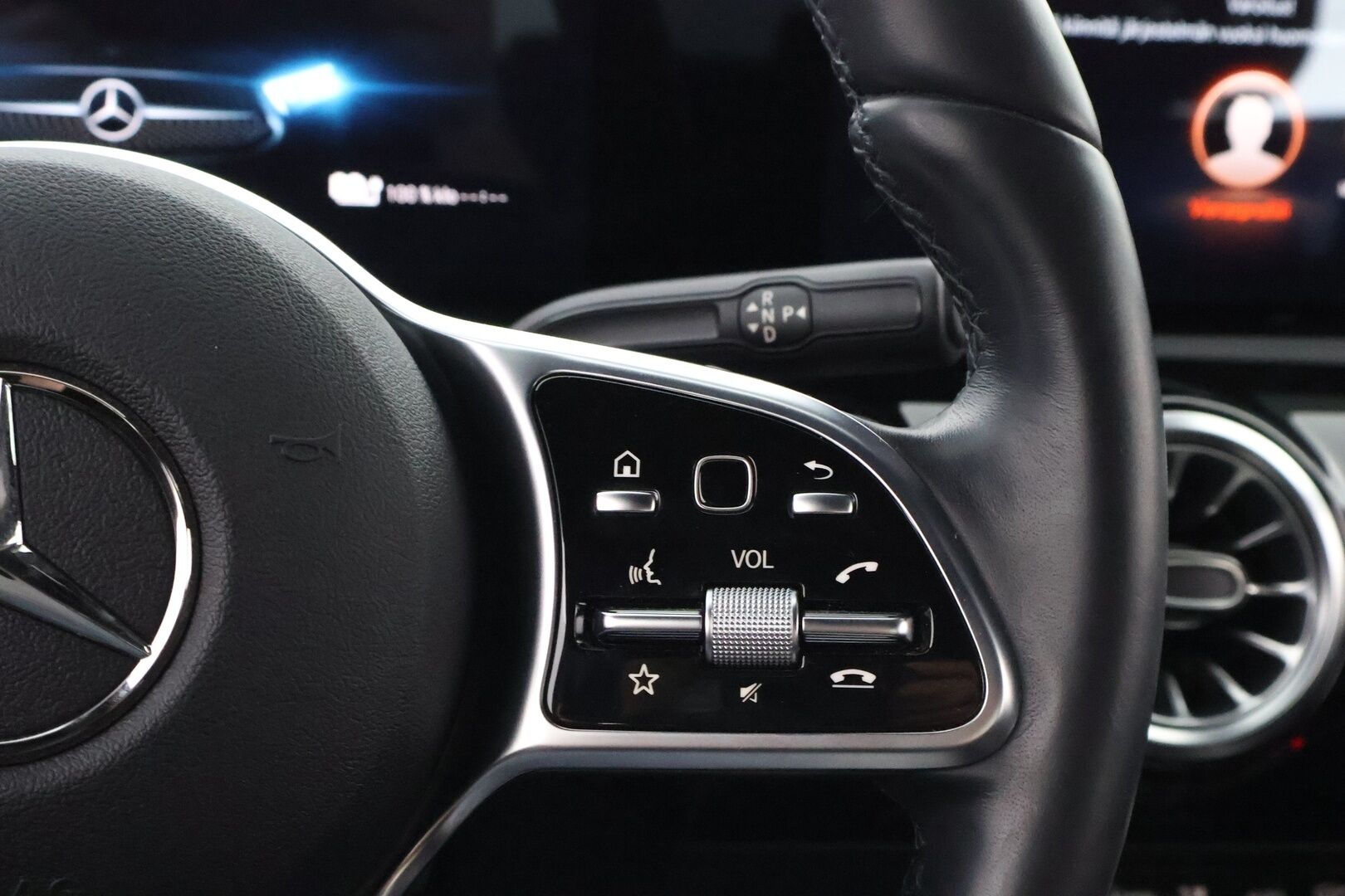 Mercedes-Benz A 2022 250 e A sedan Business Edition * Suomiauto / Widescreen / Peruutuskamera / Puolinahkasisusta / LED / Ratinlämmitys - Merkkihuollettu / Pienet kilometrit / Huippuyksilö!