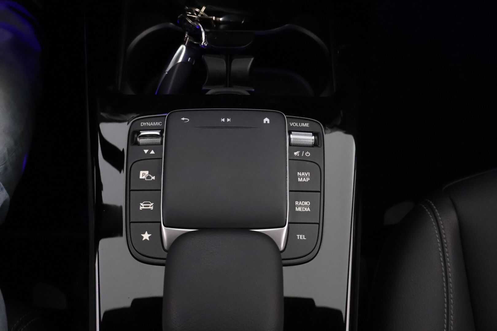 Mercedes-Benz A 2022 250 e A sedan Business Edition * Suomiauto / Widescreen / Peruutuskamera / Puolinahkasisusta / LED / Ratinlämmitys - Merkkihuollettu / Pienet kilometrit / Huippuyksilö!