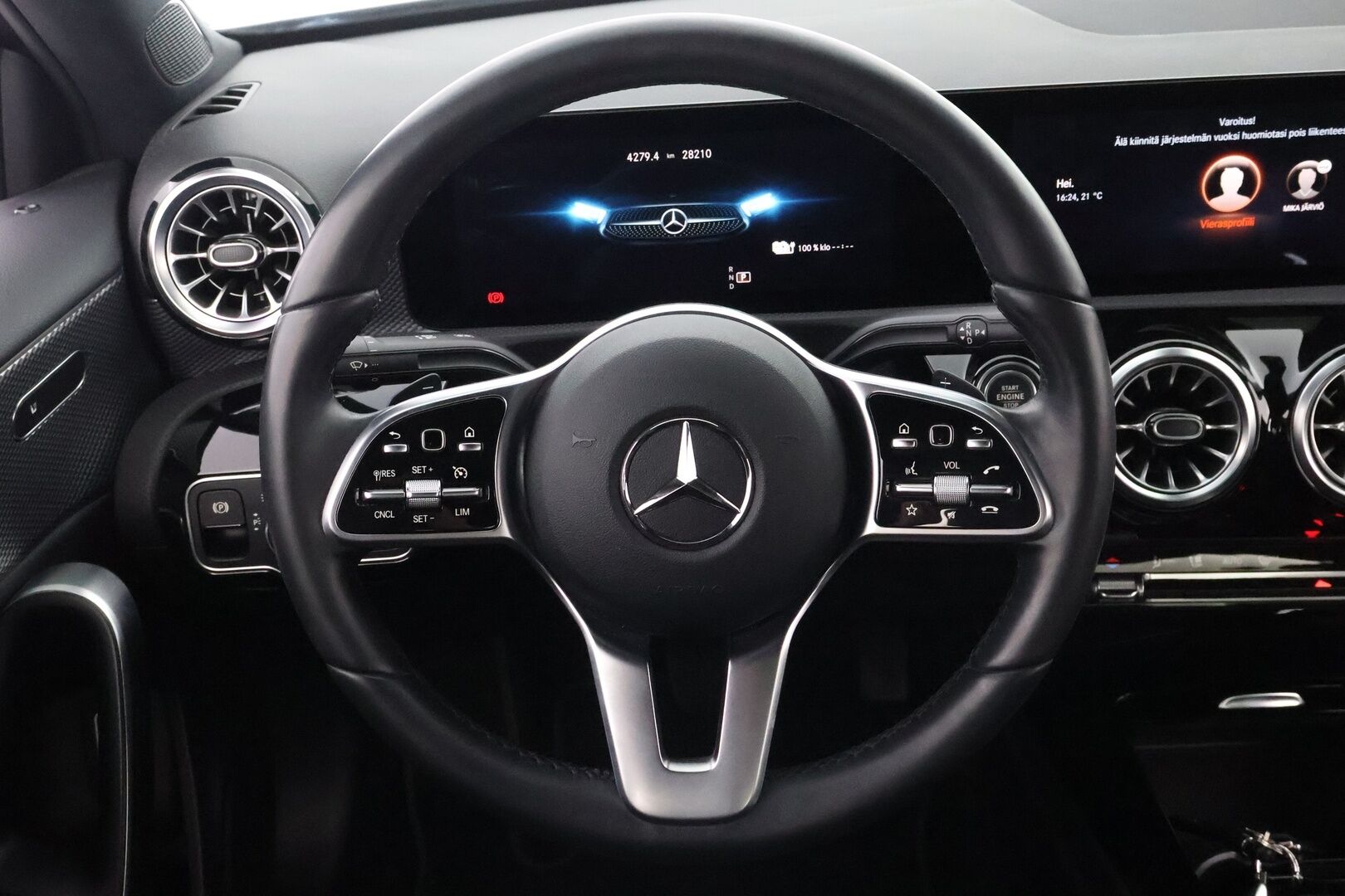 Mercedes-Benz A 2022 250 e A sedan Business Edition * Suomiauto / Widescreen / Peruutuskamera / Puolinahkasisusta / LED / Ratinlämmitys - Merkkihuollettu / Pienet kilometrit / Huippuyksilö!