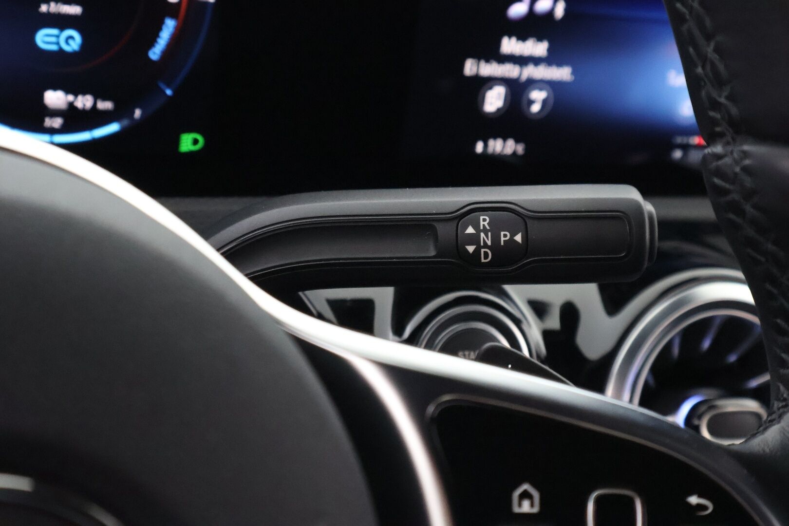 Mercedes-Benz A 2022 250 e A sedan Business Edition * Suomiauto / Widescreen / Peruutuskamera / Puolinahkasisusta / LED / Ratinlämmitys - Merkkihuollettu / Pienet kilometrit / Huippuyksilö!