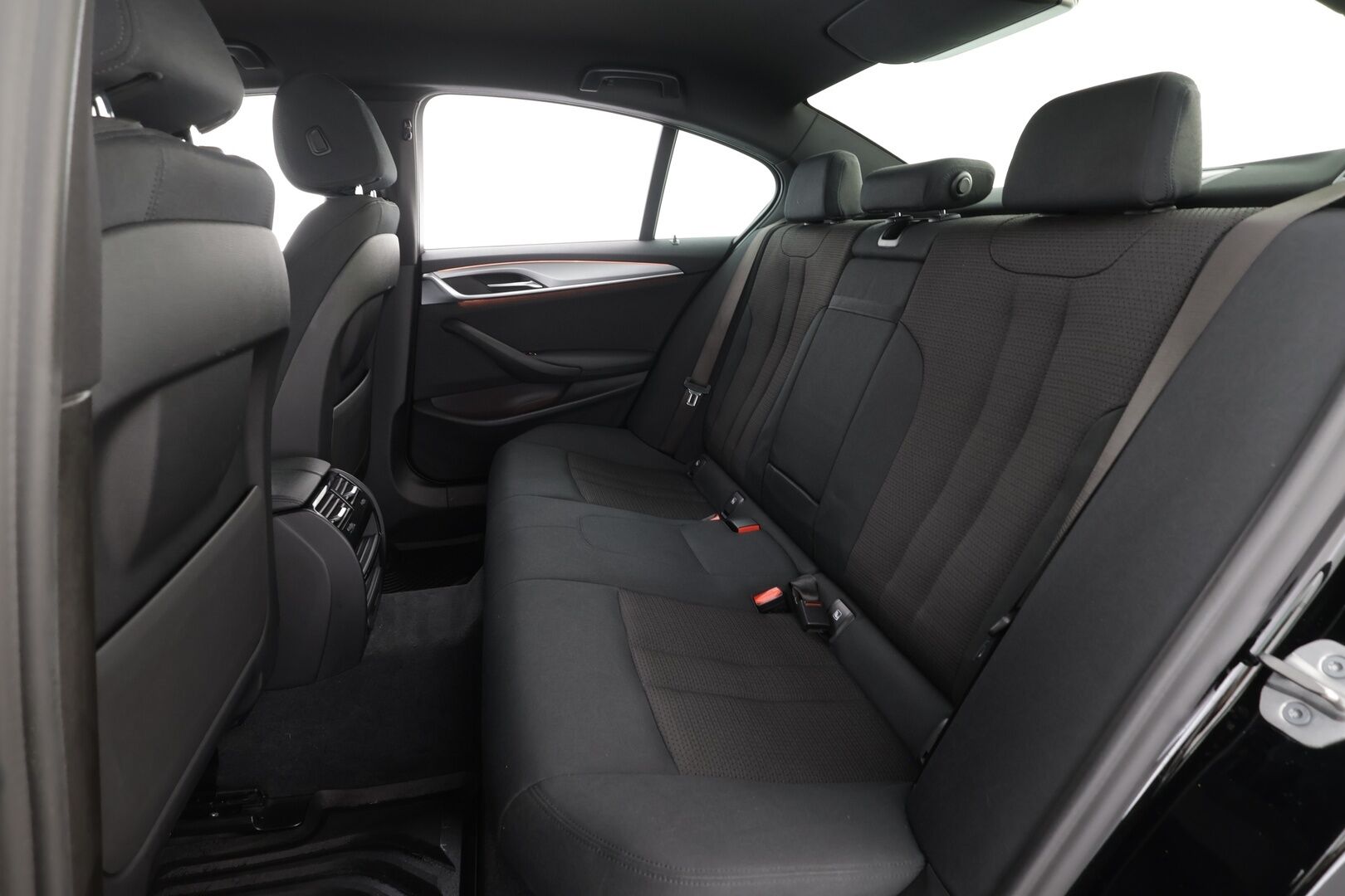 BMW 520 2022 G30 Sedan 520i A MHEV * Vakkari / Webasto / LED / Kamera / Apple&Android / HiFi / Ratinlämmitin * - 1.Om Suomi-auto / Facelift / Merkkihuollettu / Kahdet renkaat alumiinivanteilla - HULLUT AVAJAISHULINAT KORKOTARJOUS 3,29 %