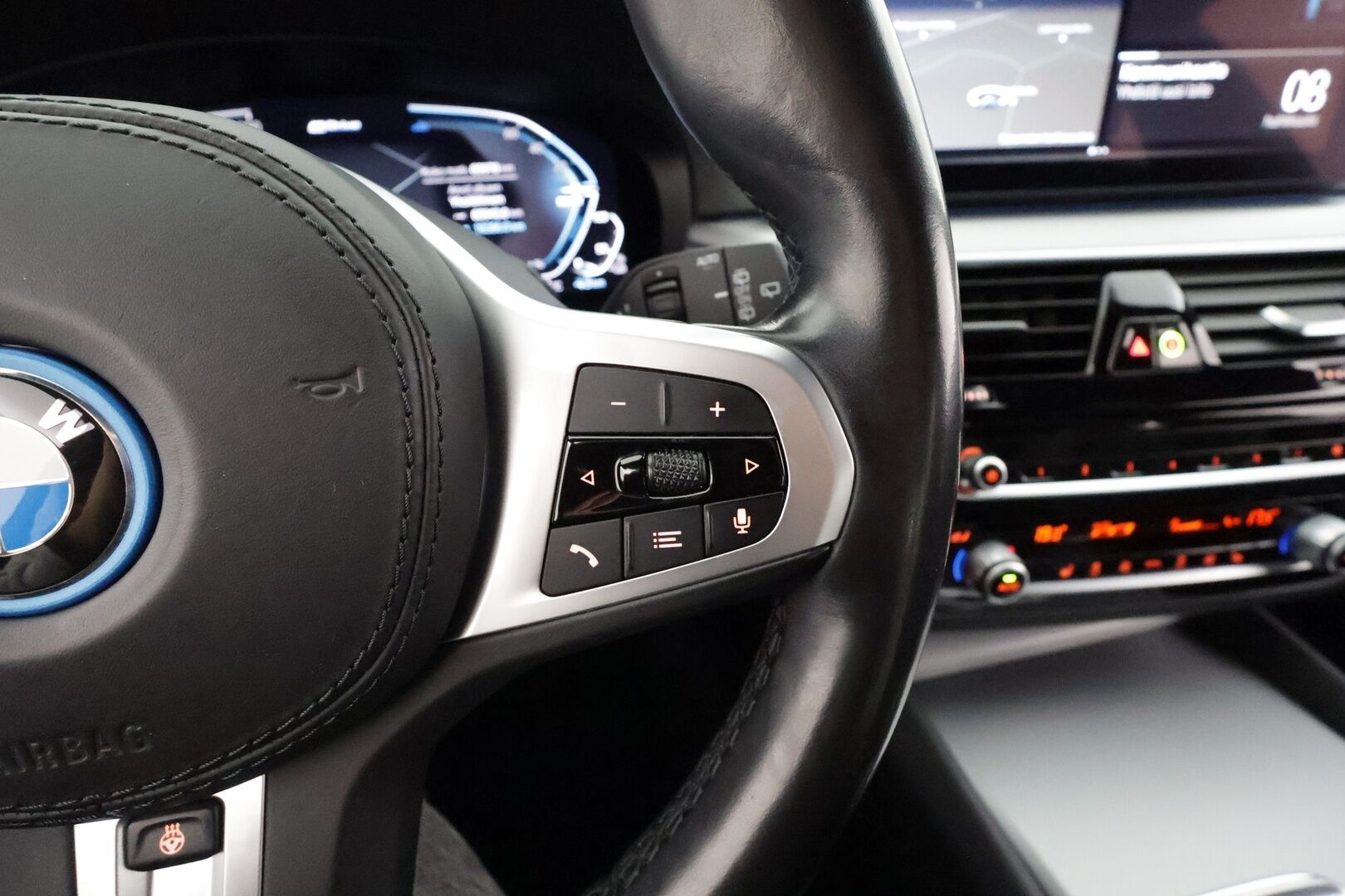 BMW 530 2022 G31 Touring 530e xDrive A Charged Edition * ACC / Akkukäyttöinen lisälämmitin / Osasähköt / P.Kamera / Comfort access * - 1.Om Suomi-auto / Kahdet Renkaat - HULLUT AVAJAISHULINAT KORKOTARJOUS 3,29 %