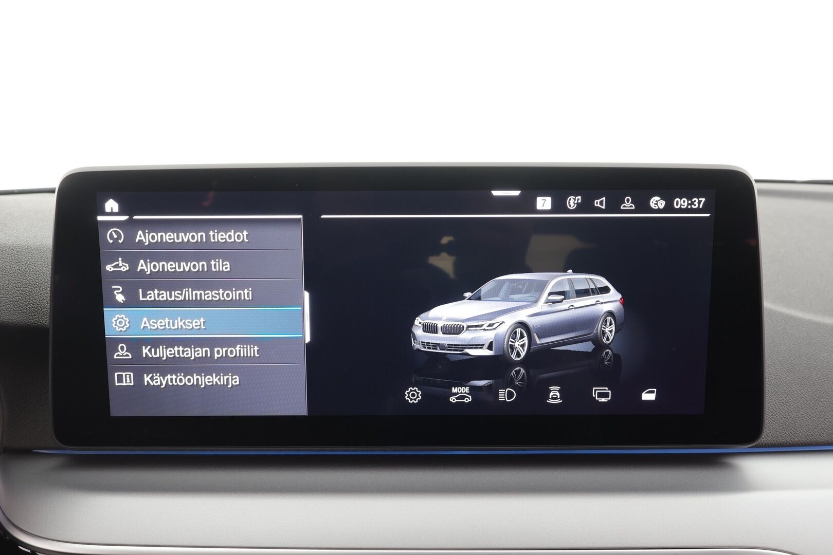 BMW 530 2022 G31 Touring 530e xDrive A Charged Edition * ACC / Akkukäyttöinen lisälämmitin / Osasähköt / P.Kamera / Comfort access * - 1.Om Suomi-auto / Kahdet Renkaat - HULLUT AVAJAISHULINAT KORKOTARJOUS 3,29 %