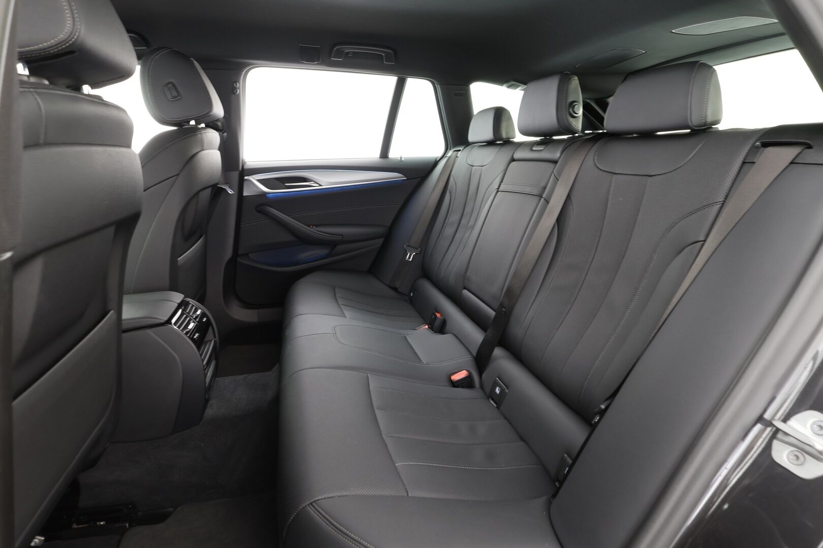 BMW 530 2022 G31 Touring 530e xDrive A Charged Edition * ACC / Akkukäyttöinen lisälämmitin / Osasähköt / P.Kamera / Comfort access * - 1.Om Suomi-auto / Kahdet Renkaat - HULLUT AVAJAISHULINAT KORKOTARJOUS 3,29 %