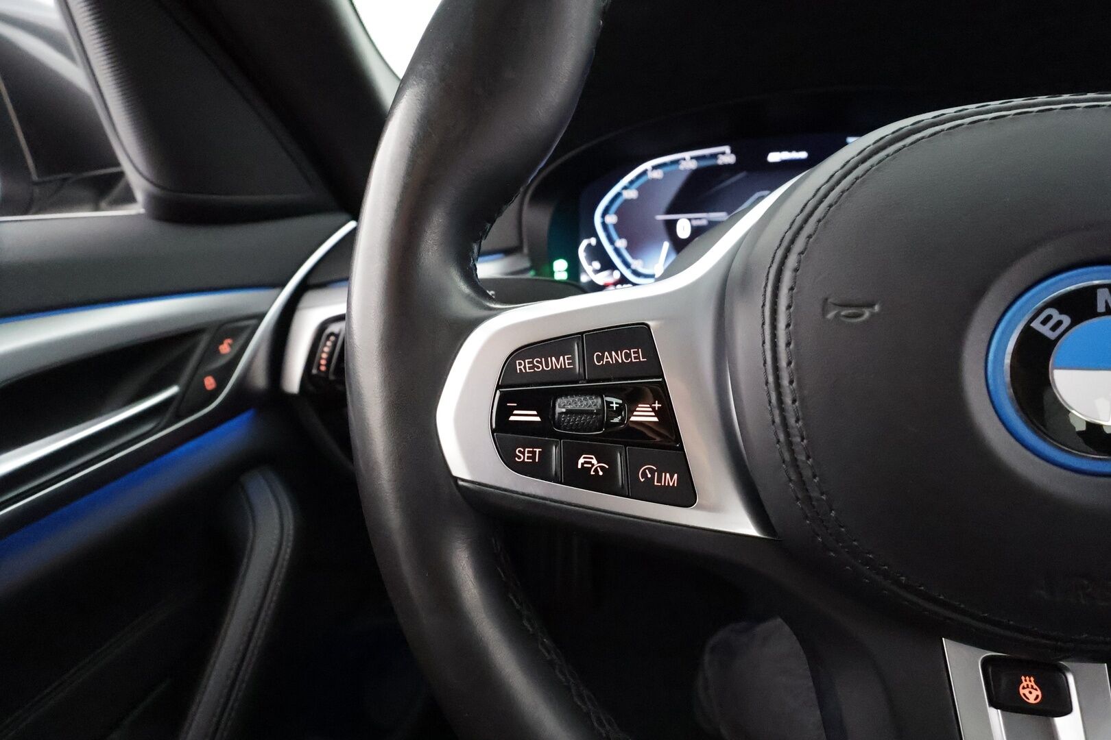 BMW 530 2022 G31 Touring 530e xDrive A Charged Edition * ACC / Akkukäyttöinen lisälämmitin / Osasähköt / P.Kamera / Comfort access * - 1.Om Suomi-auto / Kahdet Renkaat - HULLUT AVAJAISHULINAT KORKOTARJOUS 3,29 %