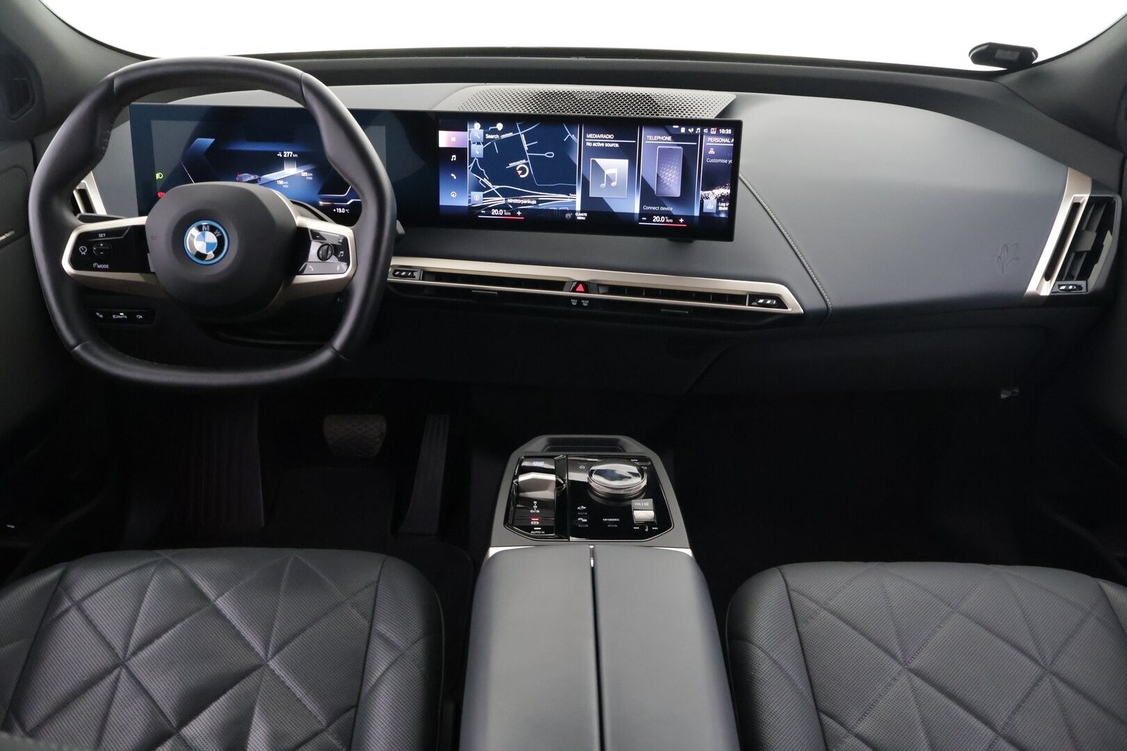 BMW iX 2021 xDrive40 - 3,99 % KORKOTARJOUS TÄHÄN AUTOON - Huippuvarusteltu! / Adapt. Vakkari / HUD / Sky Lounge / Harman/Kardon / Muistinahat / Laser LED / P-kamera / Imuovet / Comfort Access / Koukku