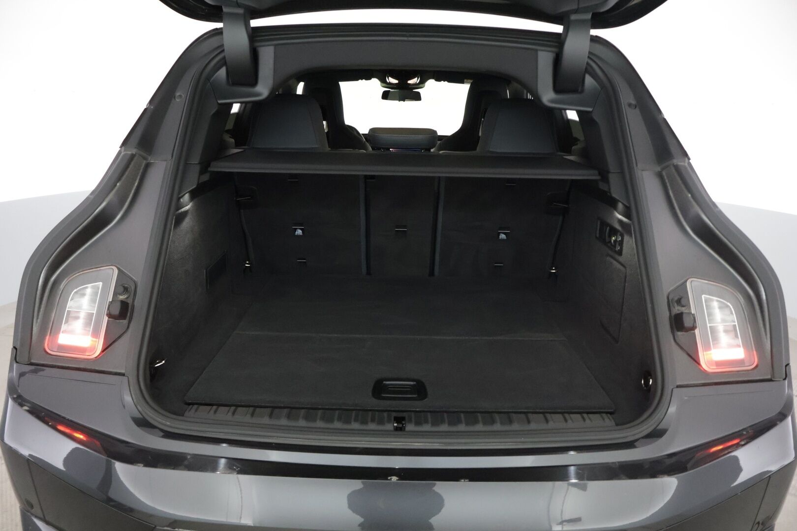 BMW iX 2021 xDrive40 - 3,99 % KORKOTARJOUS TÄHÄN AUTOON - Huippuvarusteltu! / Adapt. Vakkari / HUD / Sky Lounge / Harman/Kardon / Muistinahat / Laser LED / P-kamera / Imuovet / Comfort Access / Koukku