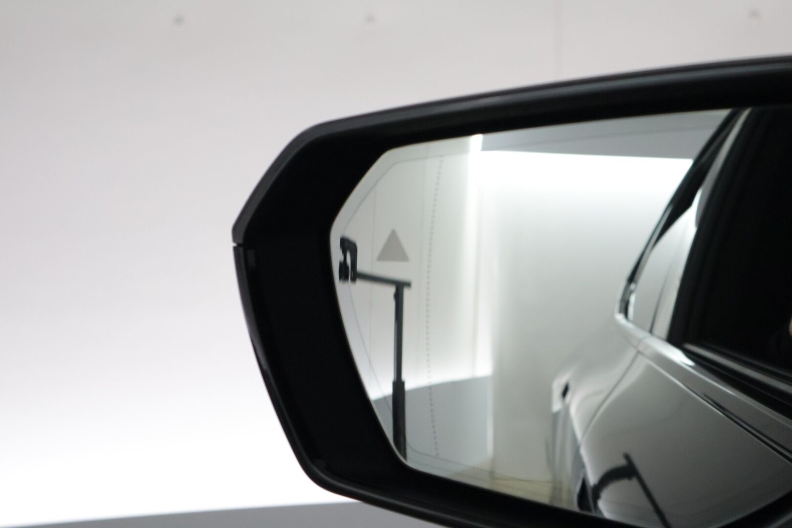 BMW iX 2021 xDrive40 - 3,99 % KORKOTARJOUS TÄHÄN AUTOON - Huippuvarusteltu! / Adapt. Vakkari / HUD / Sky Lounge / Harman/Kardon / Muistinahat / Laser LED / P-kamera / Imuovet / Comfort Access / Koukku