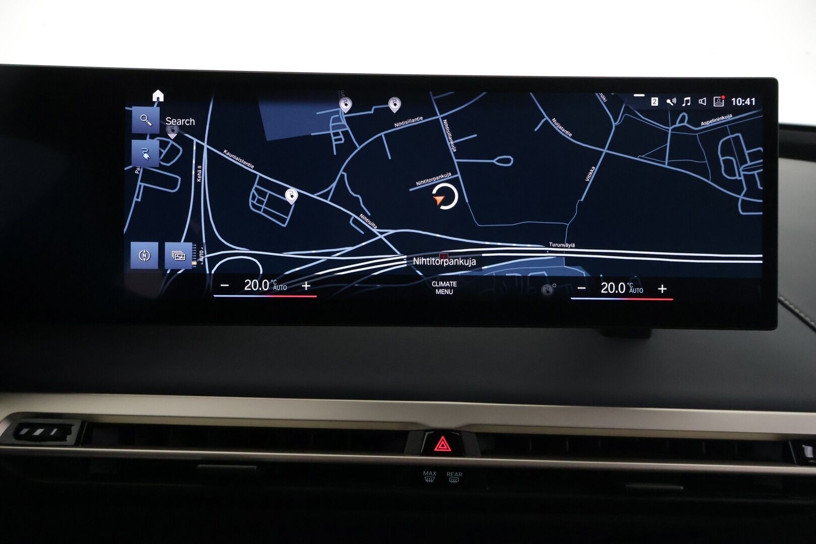 BMW iX 2021 xDrive40 - 3,99 % KORKOTARJOUS TÄHÄN AUTOON - Huippuvarusteltu! / Adapt. Vakkari / HUD / Sky Lounge / Harman/Kardon / Muistinahat / Laser LED / P-kamera / Imuovet / Comfort Access / Koukku