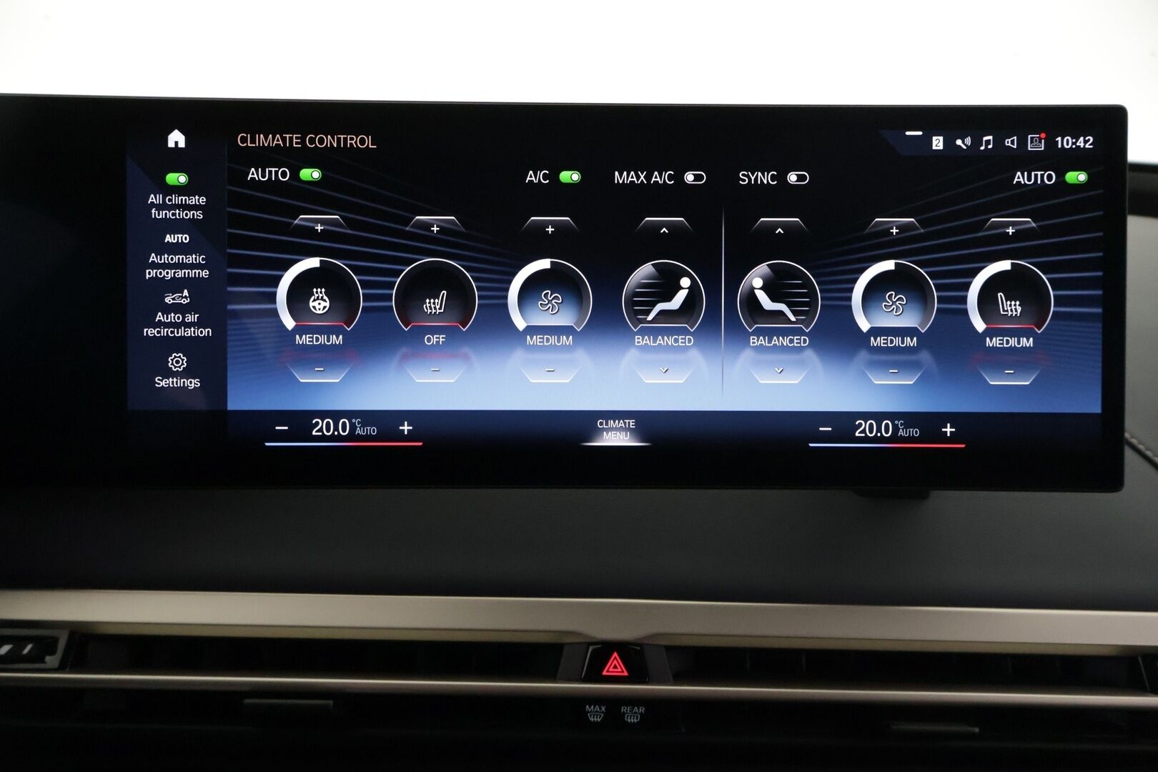 BMW iX 2021 xDrive40 - 3,99 % KORKOTARJOUS TÄHÄN AUTOON - Huippuvarusteltu! / Adapt. Vakkari / HUD / Sky Lounge / Harman/Kardon / Muistinahat / Laser LED / P-kamera / Imuovet / Comfort Access / Koukku