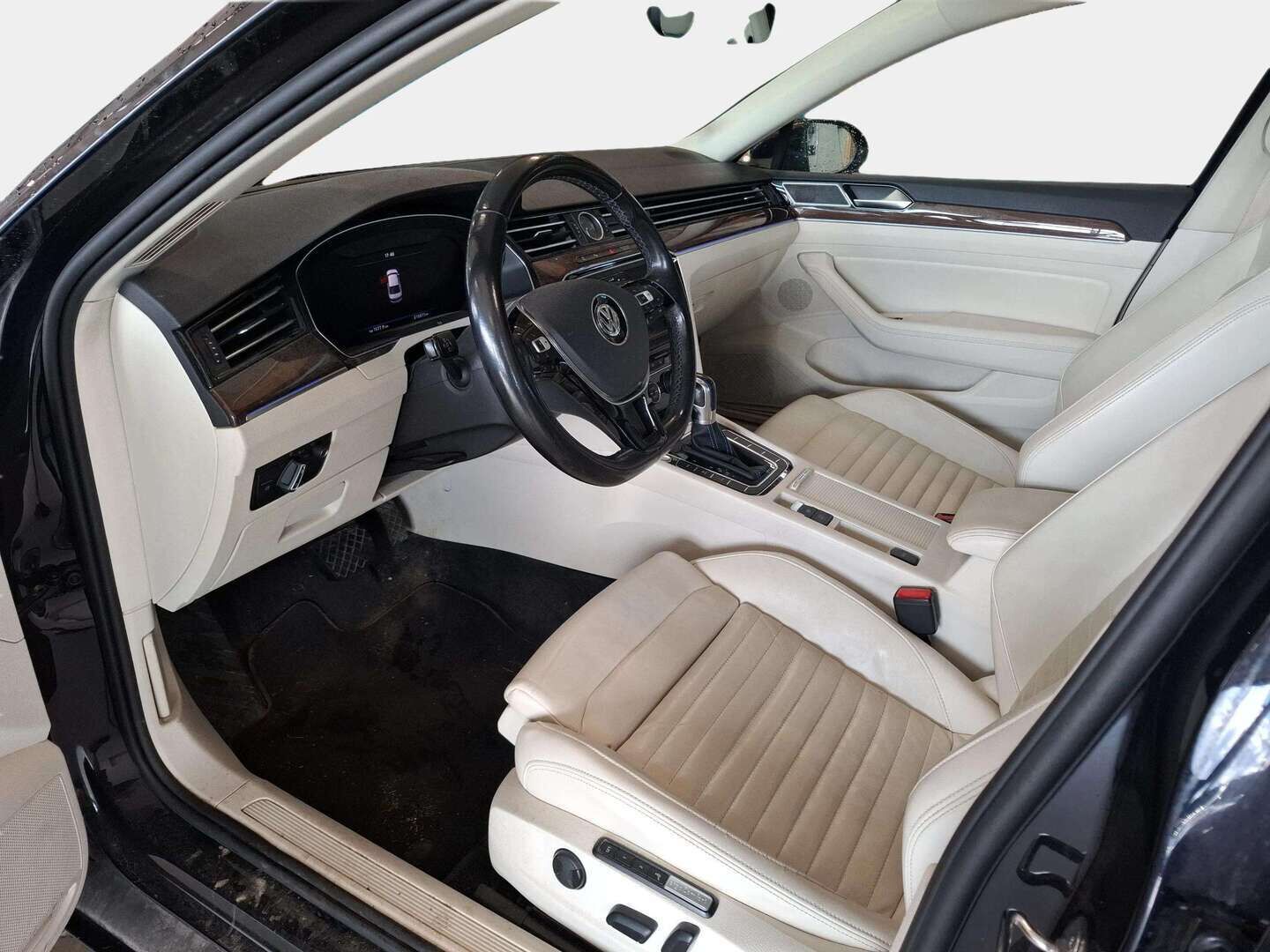 Volkswagen Passat 2017 Sedan GTE Plug-In Hybrid 160 kW (218 hv) DSG-automaatti - | ACC | 360° | Webasto | Digimittaristo | Vaaleat nahat muistilla sekä hieronnalla | Navi | Kahdet renkaat alumiinivanteilla | Myydään juuri huollettuna! SUPER VARUSTEET! | Akku kuntotarkastettu |