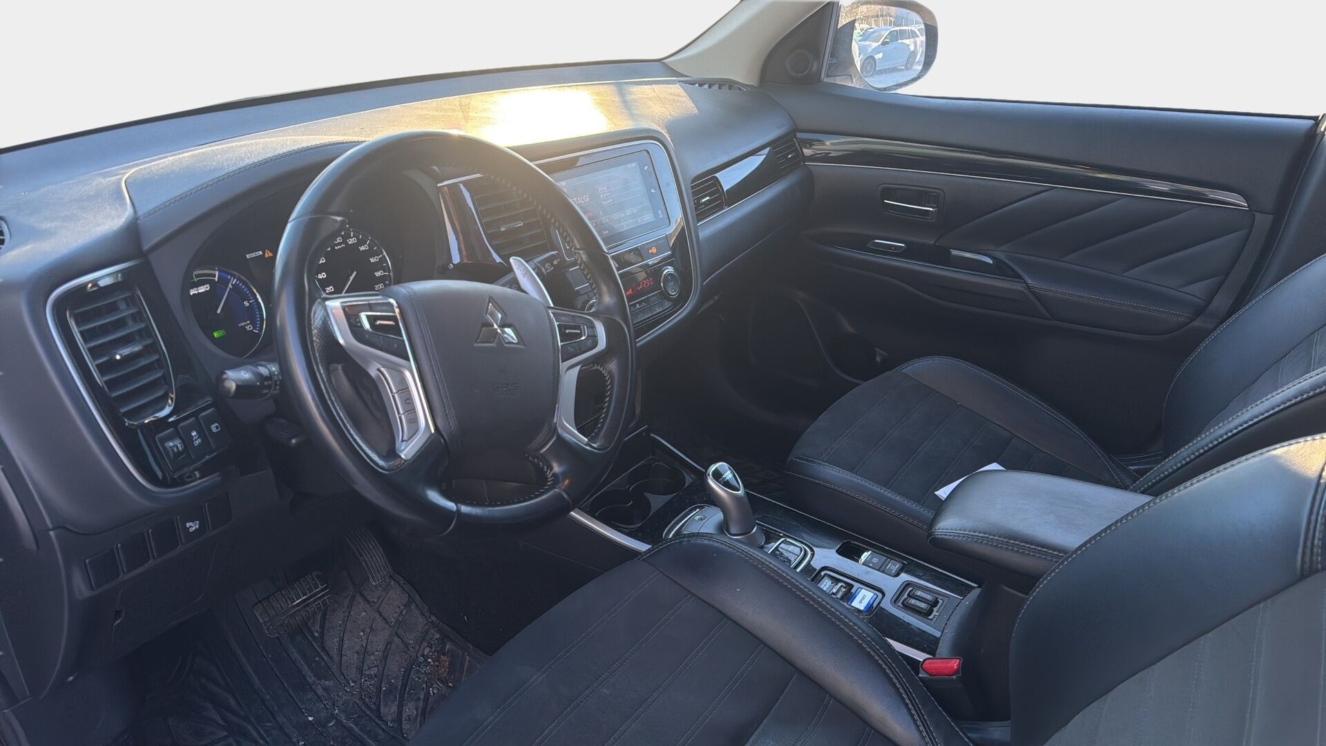 Mitsubishi Outlander 2019 Outlander PHEV Instyle 4WD 5P / Vetokoukku / P-Kamera / Keyless / Vakkari / LED-Lisävalo / - Juuri saapunut Turun myymälään!