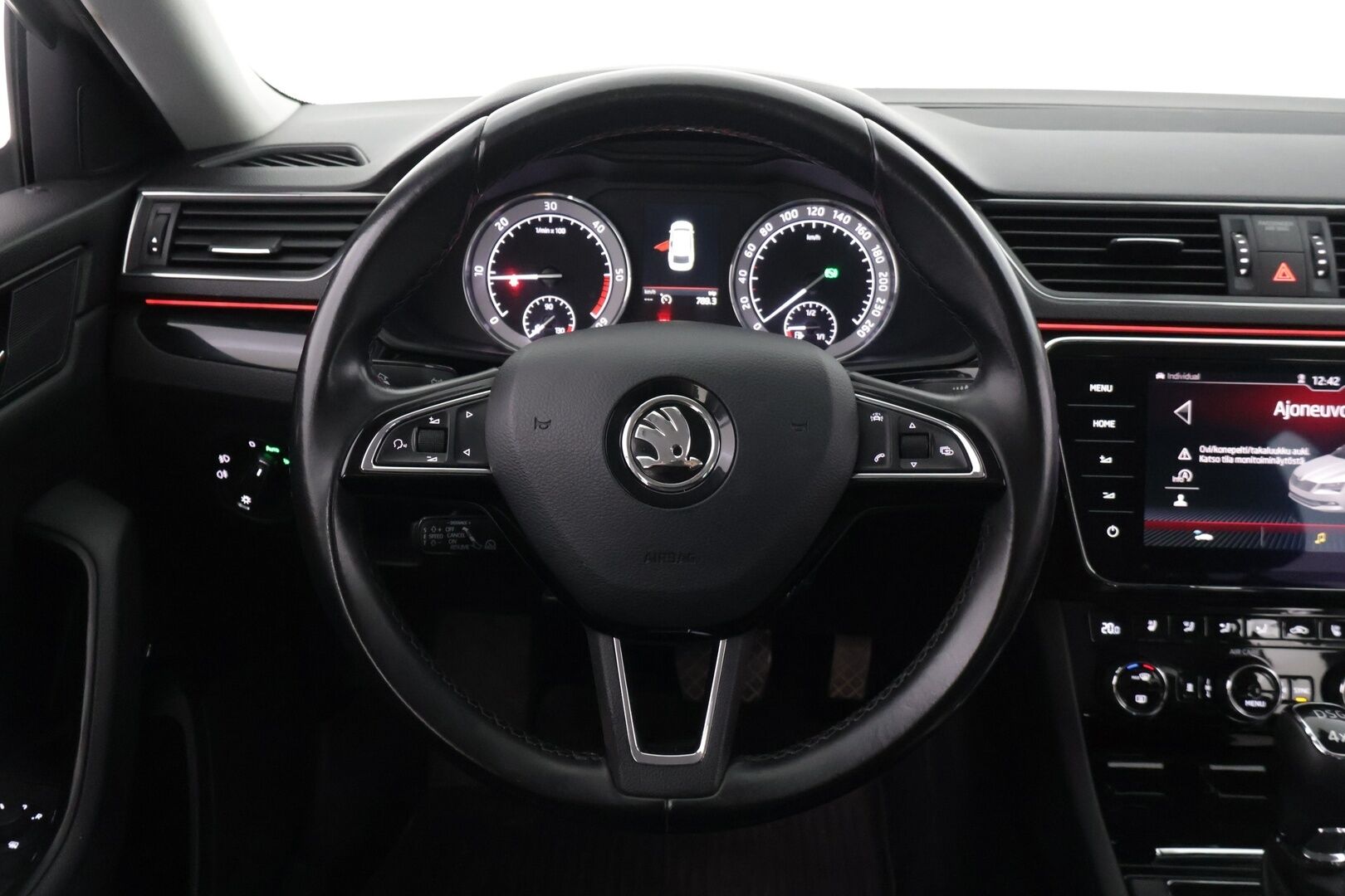 Skoda Superb 2017 Combi 2,0 TDI 190 4x4 L&K DSG Autom - L&K / Pa-lämmitin / Sähköpenkit - kuskinpenkki muistilla / Hyvät talvirenkaat/ Siisti!