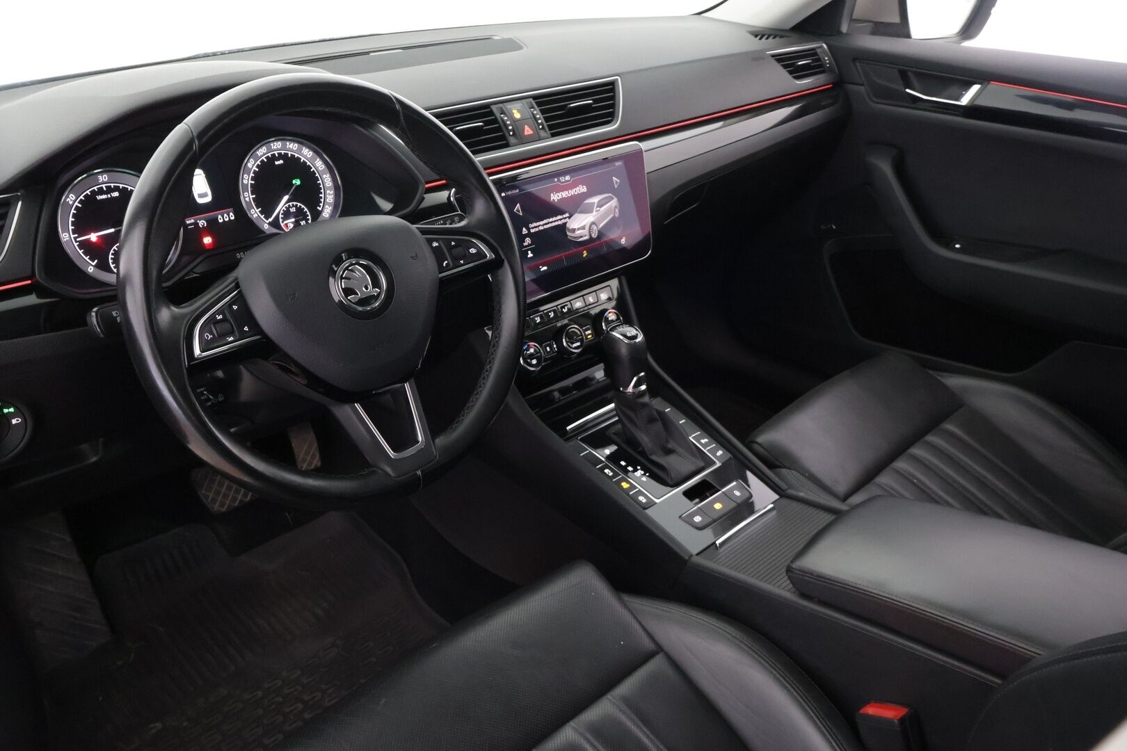 Skoda Superb 2017 Combi 2,0 TDI 190 4x4 L&K DSG Autom - L&K / Pa-lämmitin / Sähköpenkit - kuskinpenkki muistilla / Hyvät talvirenkaat/ Siisti!