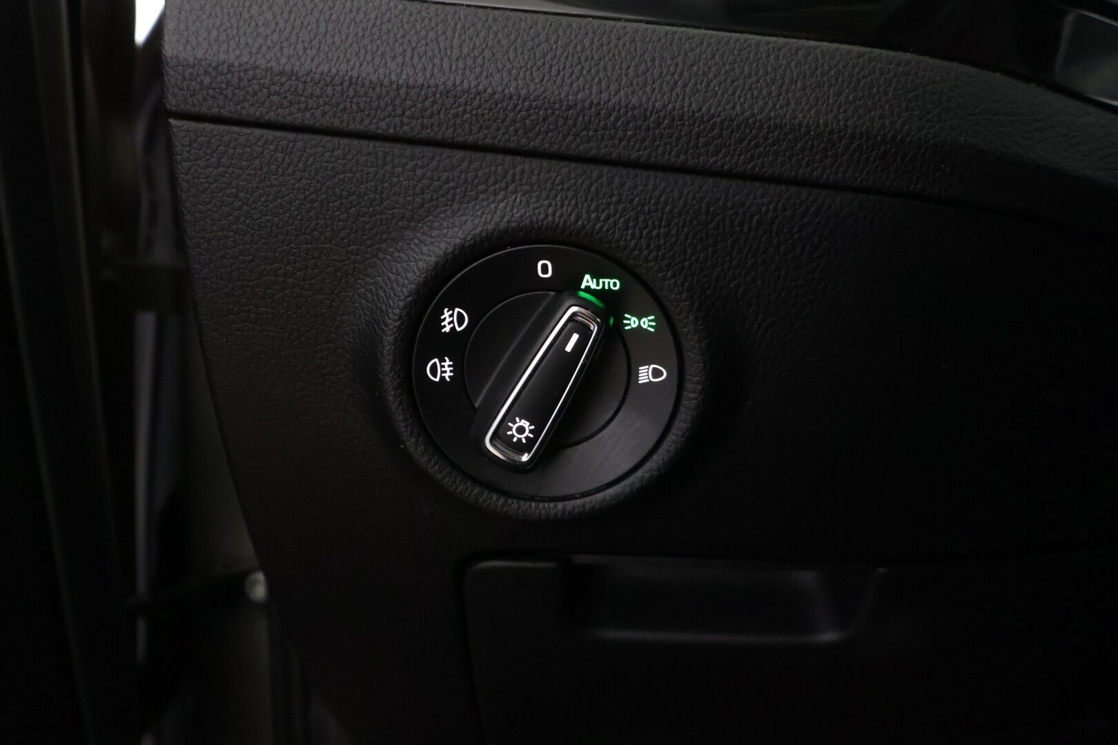 Skoda Superb 2017 Combi 2,0 TDI 190 4x4 L&K DSG Autom - L&K / Pa-lämmitin / Sähköpenkit - kuskinpenkki muistilla / Hyvät talvirenkaat/ Siisti!