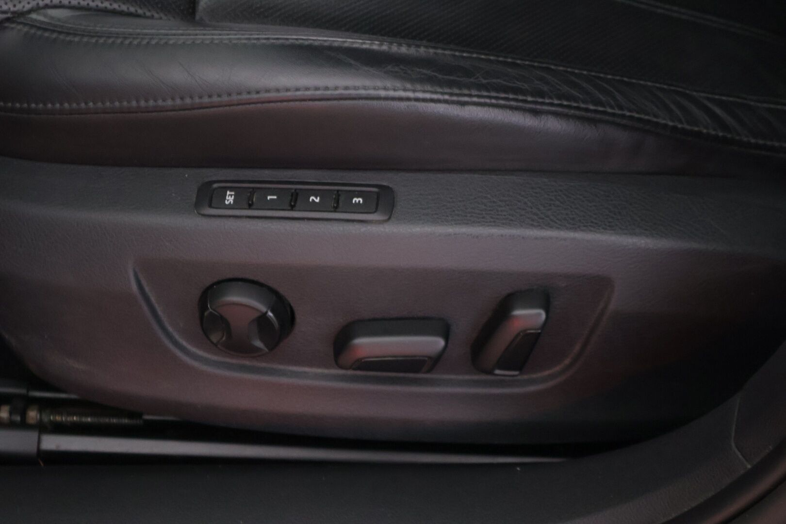 Skoda Superb 2017 Combi 2,0 TDI 190 4x4 L&K DSG Autom - L&K / Pa-lämmitin / Sähköpenkit - kuskinpenkki muistilla / Hyvät talvirenkaat/ Siisti!