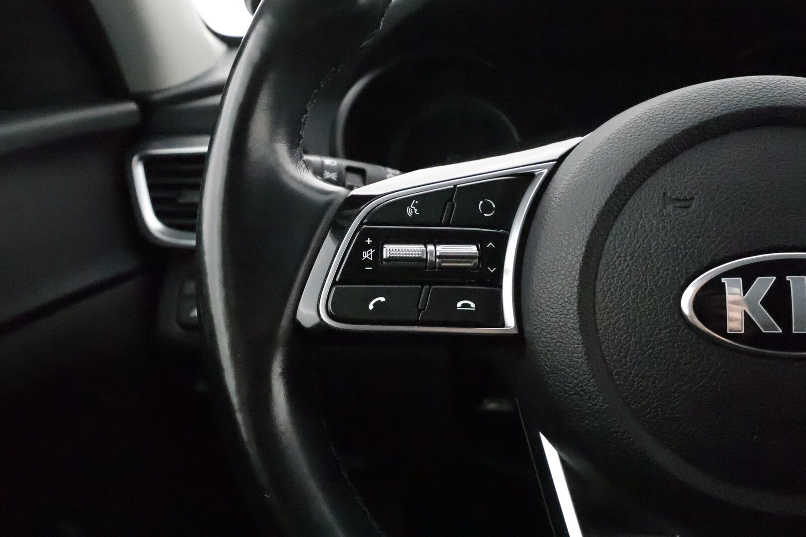 Kia Optima 2019 2,0 GDI PHEV Business Luxury SW A/T - Adapt.Vakkari / Harman&Kardon / Peruutuskamera / Vetokoukku / Ilmastoidut Nahat / Adapt.LED / Supervarusteet!