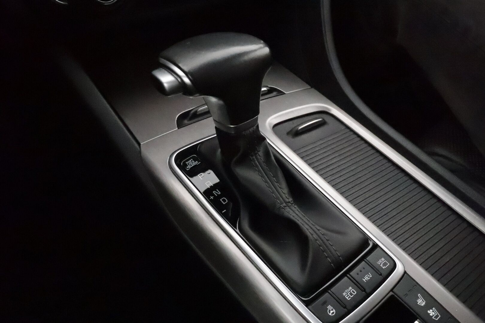 Kia Optima 2019 2,0 GDI PHEV Business Luxury SW A/T - Adapt.Vakkari / Harman&Kardon / Peruutuskamera / Vetokoukku / Ilmastoidut Nahat / Adapt.LED / Supervarusteet!