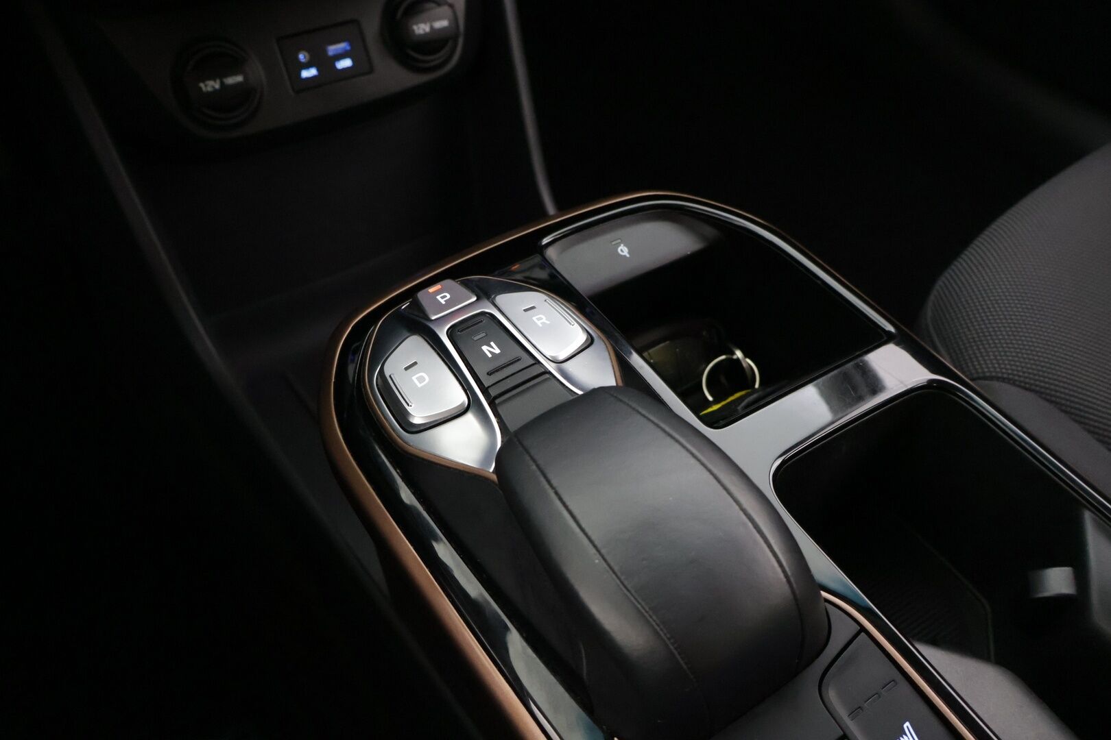 Hyundai IONIQ ELECTRIC 2019 Style * Adapt.Vakkari / P-Kamera / Ilmalämpöpumppu / Keyless / AppleCarPlay * - 2x Renkaat & Vanteet / Juuri katsastettu! - Osta nyt, maksa vasta ensi vuonna