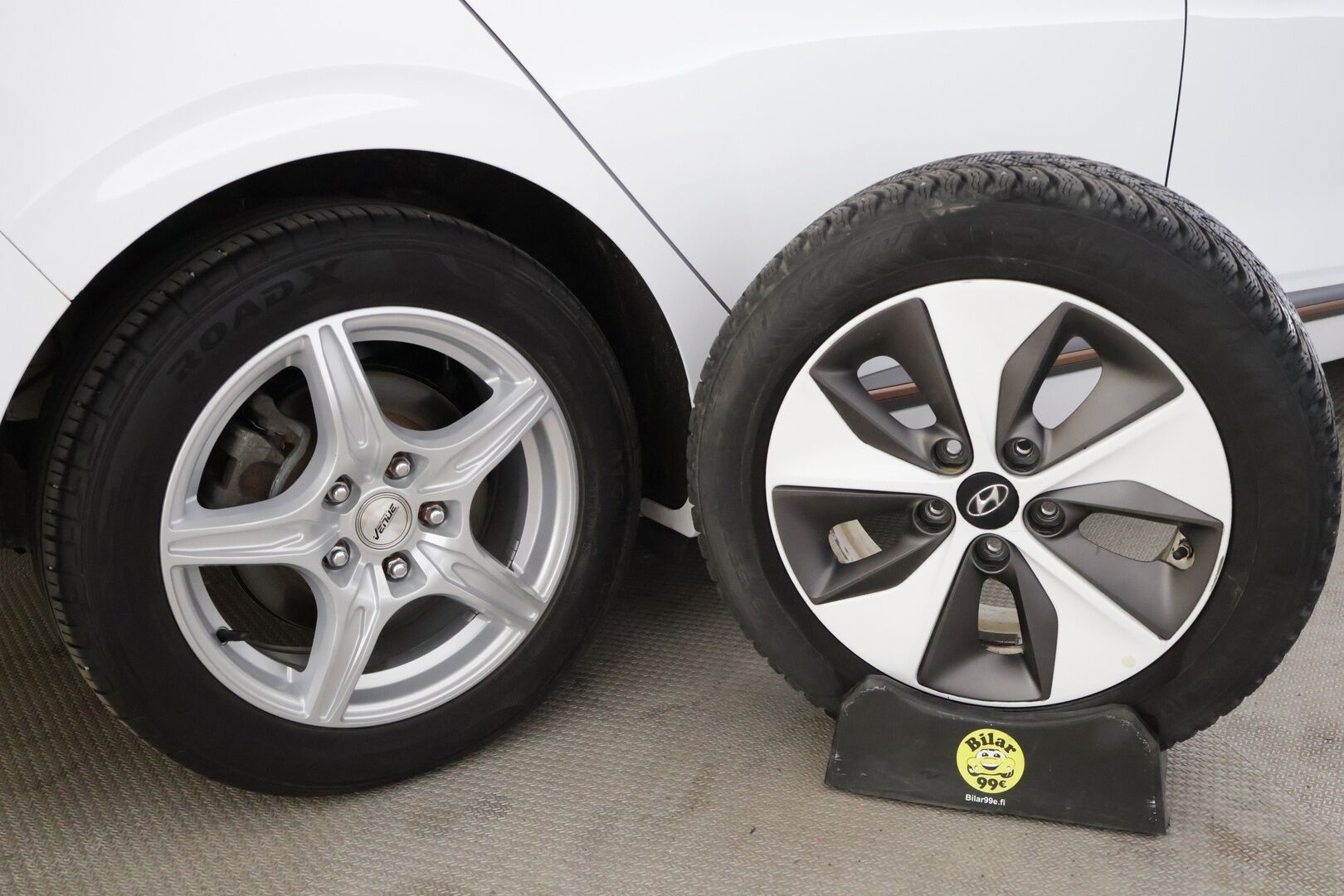 Hyundai IONIQ ELECTRIC 2019 Style * Adapt.Vakkari / P-Kamera / Ilmalämpöpumppu / Keyless / AppleCarPlay * - 2x Renkaat & Vanteet / Juuri katsastettu! - Osta nyt, maksa vasta ensi vuonna