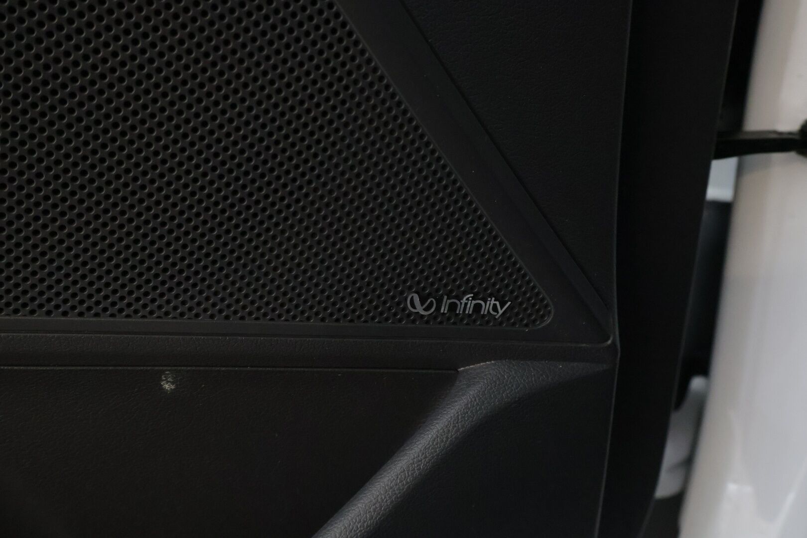 Hyundai IONIQ ELECTRIC 2019 Style * Adapt.Vakkari / P-Kamera / Ilmalämpöpumppu / Keyless / AppleCarPlay * - 2x Renkaat & Vanteet / Juuri katsastettu! - Osta nyt, maksa vasta ensi vuonna