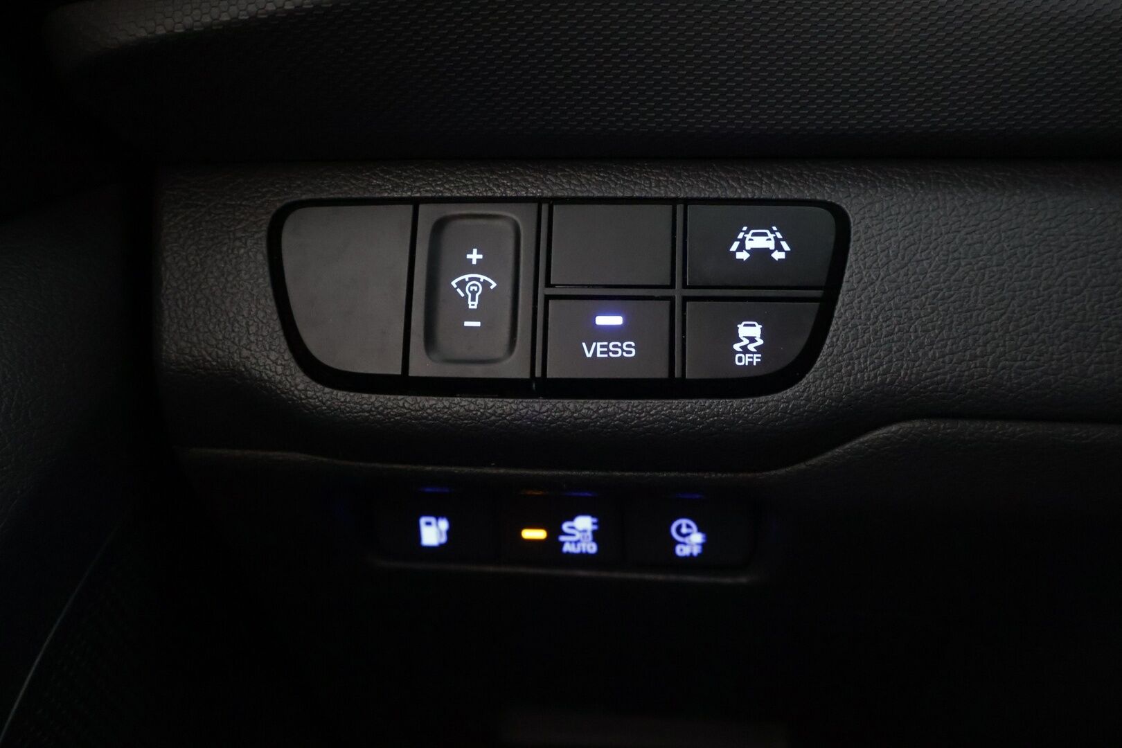 Hyundai IONIQ ELECTRIC 2019 IONIQ Style * Adapt.Vakkari / P-Kamera / Ilmalämpöpumppu / Keyless / AppleCarPlay * - 2x Renkaat & Vanteet / Juuri katsastettu!