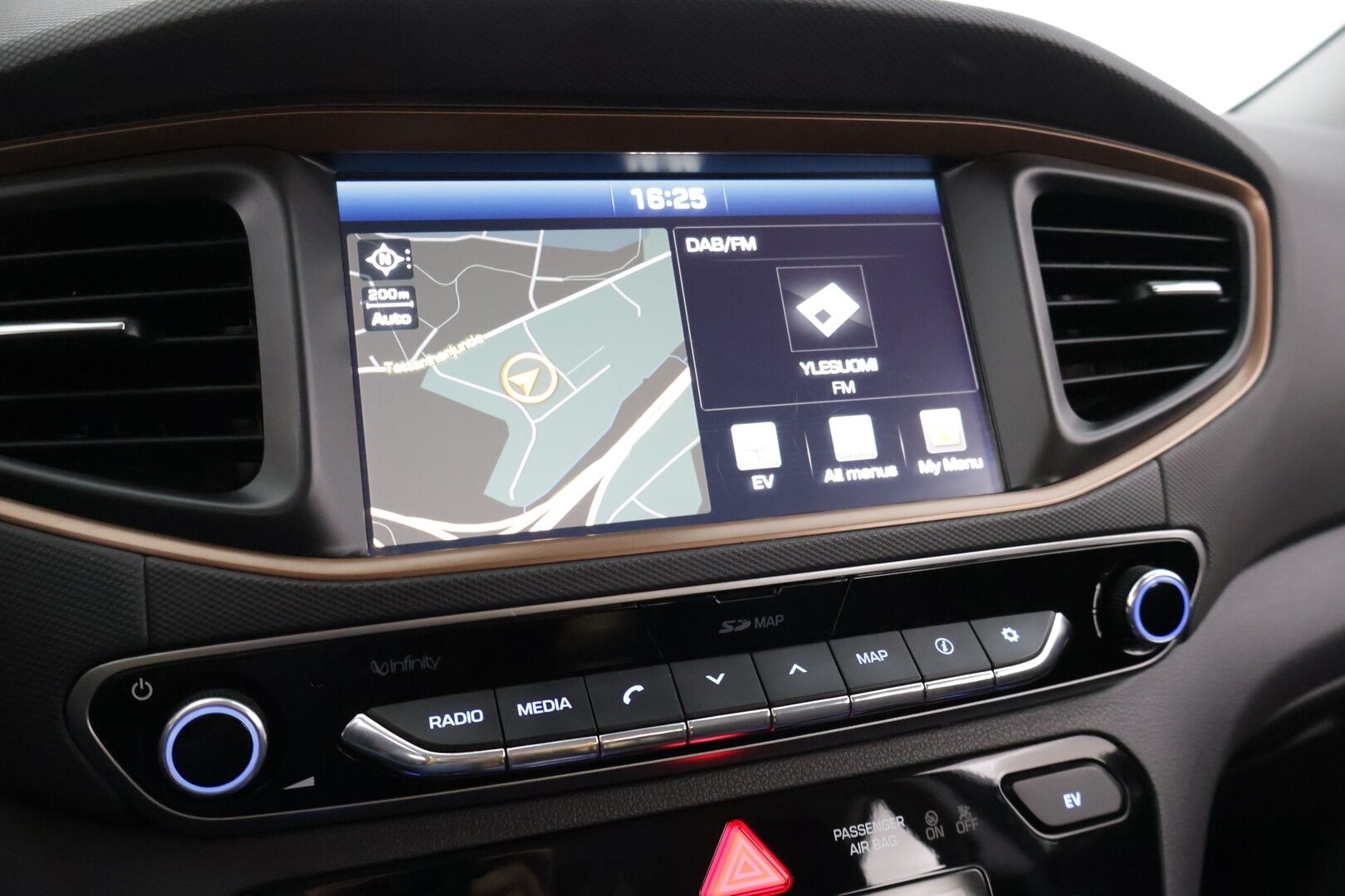 Hyundai IONIQ ELECTRIC 2019 Style * Adapt.Vakkari / P-Kamera / Ilmalämpöpumppu / Keyless / AppleCarPlay * - 2x Renkaat & Vanteet / Juuri katsastettu! - Osta nyt, maksa vasta ensi vuonna