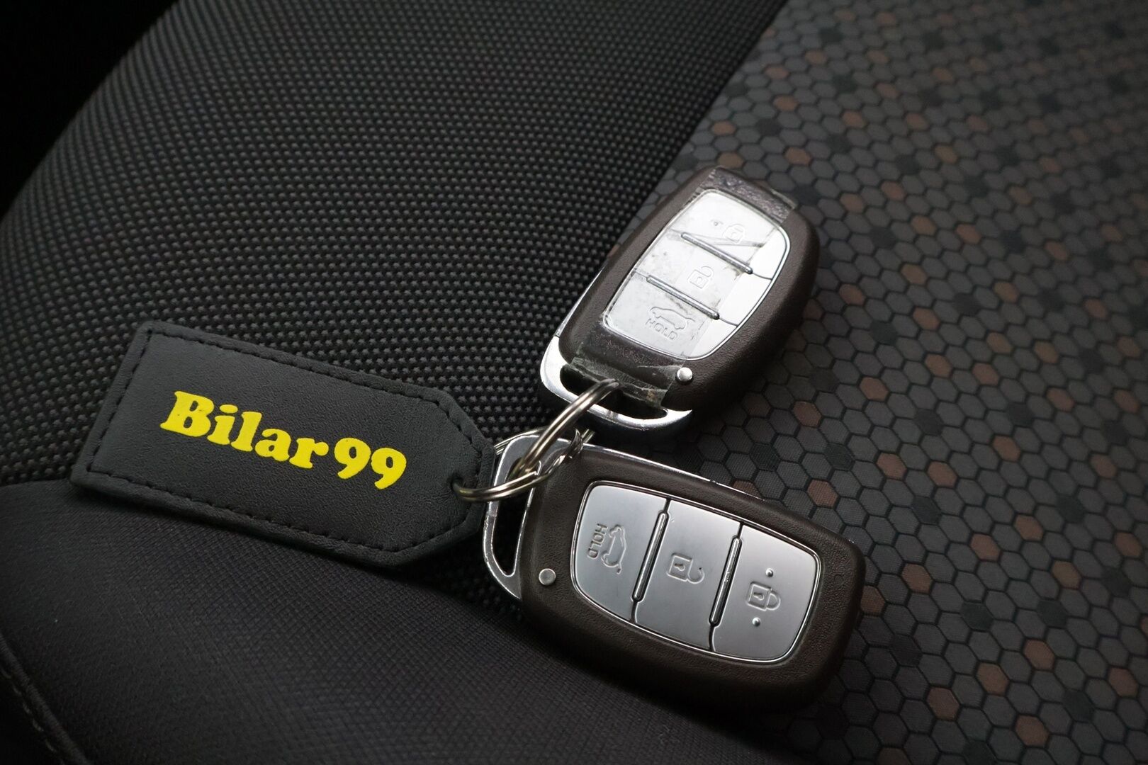 Hyundai IONIQ ELECTRIC 2019 Style * Adapt.Vakkari / P-Kamera / Ilmalämpöpumppu / Keyless / AppleCarPlay * - 2x Renkaat & Vanteet / Juuri katsastettu! - Osta nyt, maksa vasta ensi vuonna