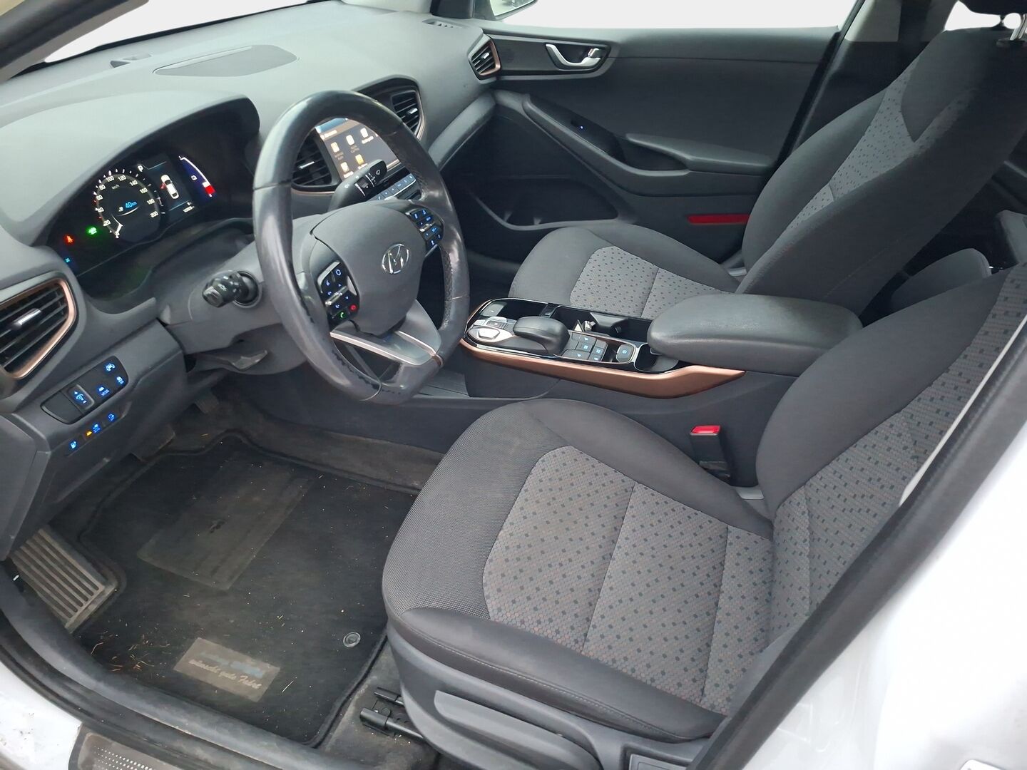 Hyundai IONIQ ELECTRIC 2019 IONIQ Style * Adapt.Vakkari / P-Kamera / Ilmalämpöpumppu / Keyless / AppleCarPlay * - 2x Renkaat & Vanteet / Juuri katsastettu!